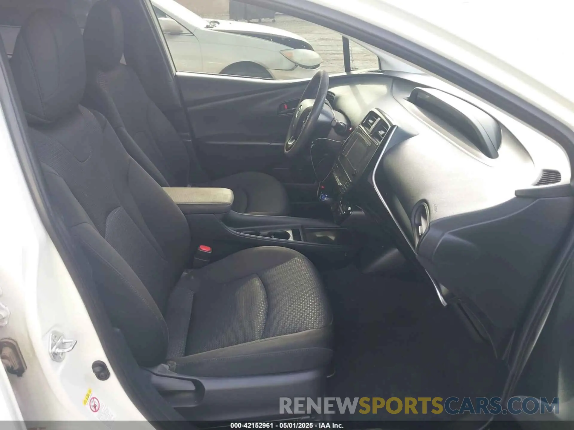 5 Photograph of a damaged car JTDKARFU1K3091379 TOYOTA PRIUS 2019