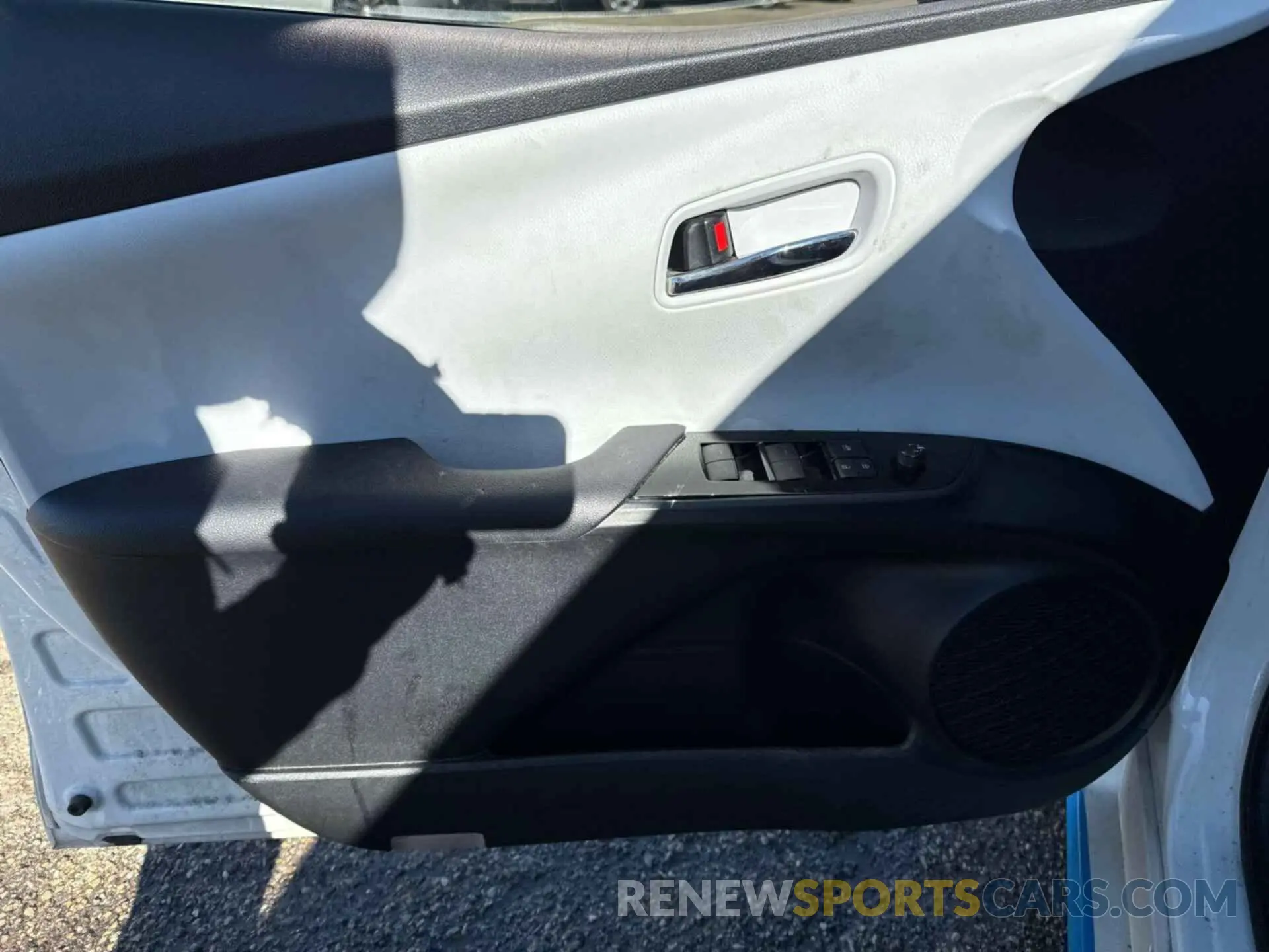 10 Photograph of a damaged car JTDKARFU2K3071285 TOYOTA PRIUS 2019