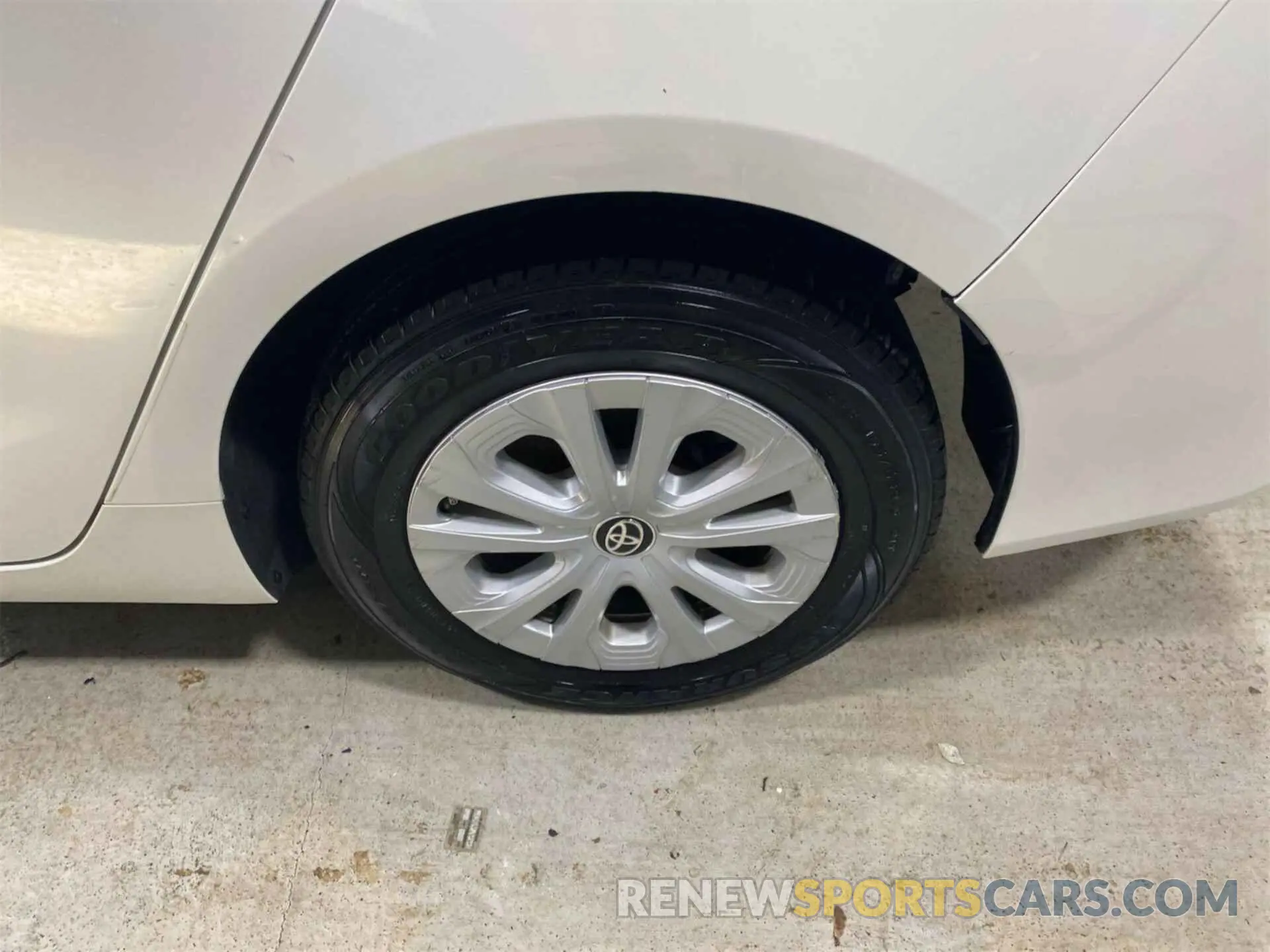 33 Photograph of a damaged car JTDKARFU2K3071285 TOYOTA PRIUS 2019