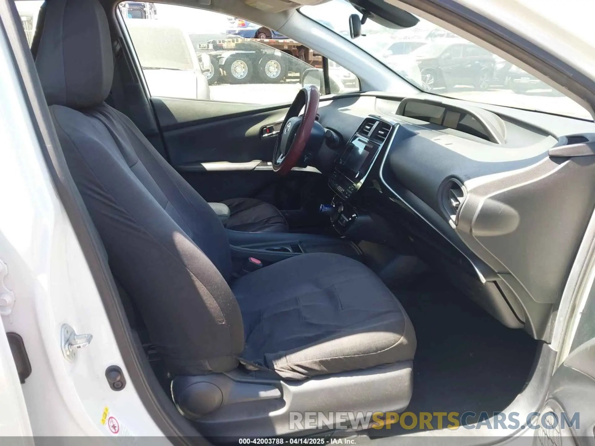 5 Photograph of a damaged car JTDKARFU3K3076981 TOYOTA PRIUS 2019