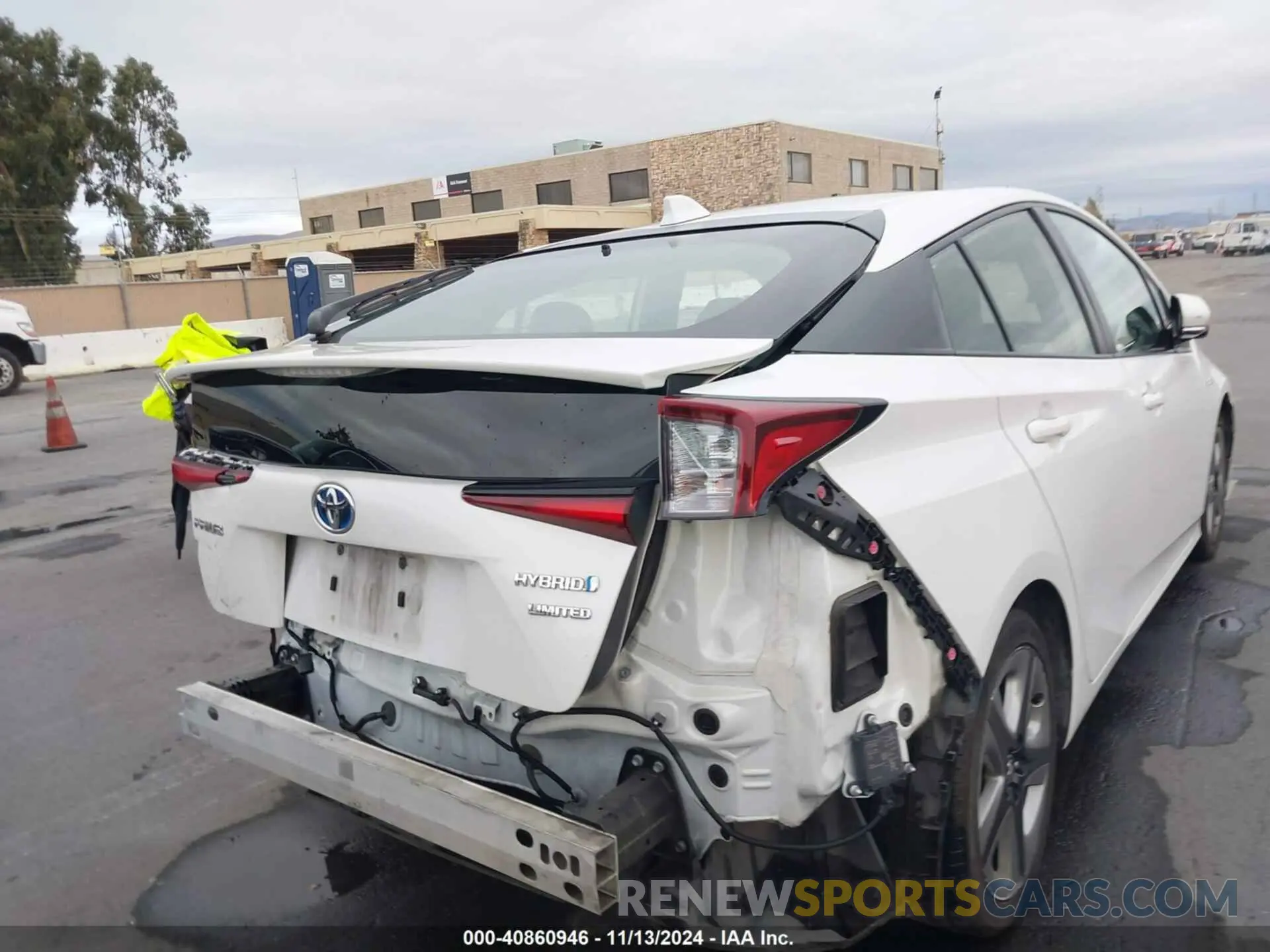 18 Photograph of a damaged car JTDKARFU3K3092081 TOYOTA PRIUS 2019