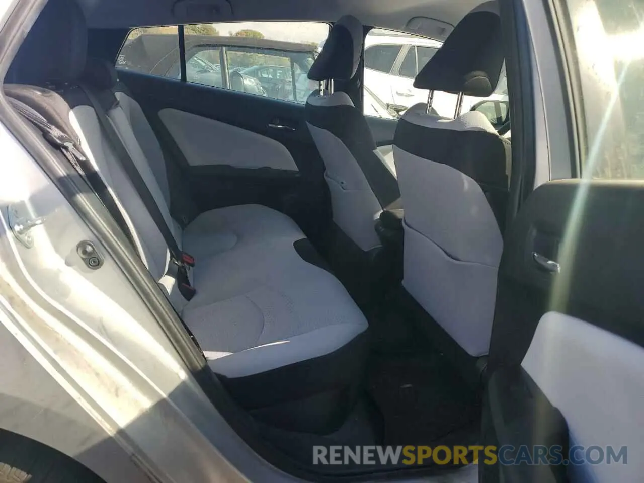 10 Photograph of a damaged car JTDKARFU4K3099735 TOYOTA PRIUS 2019