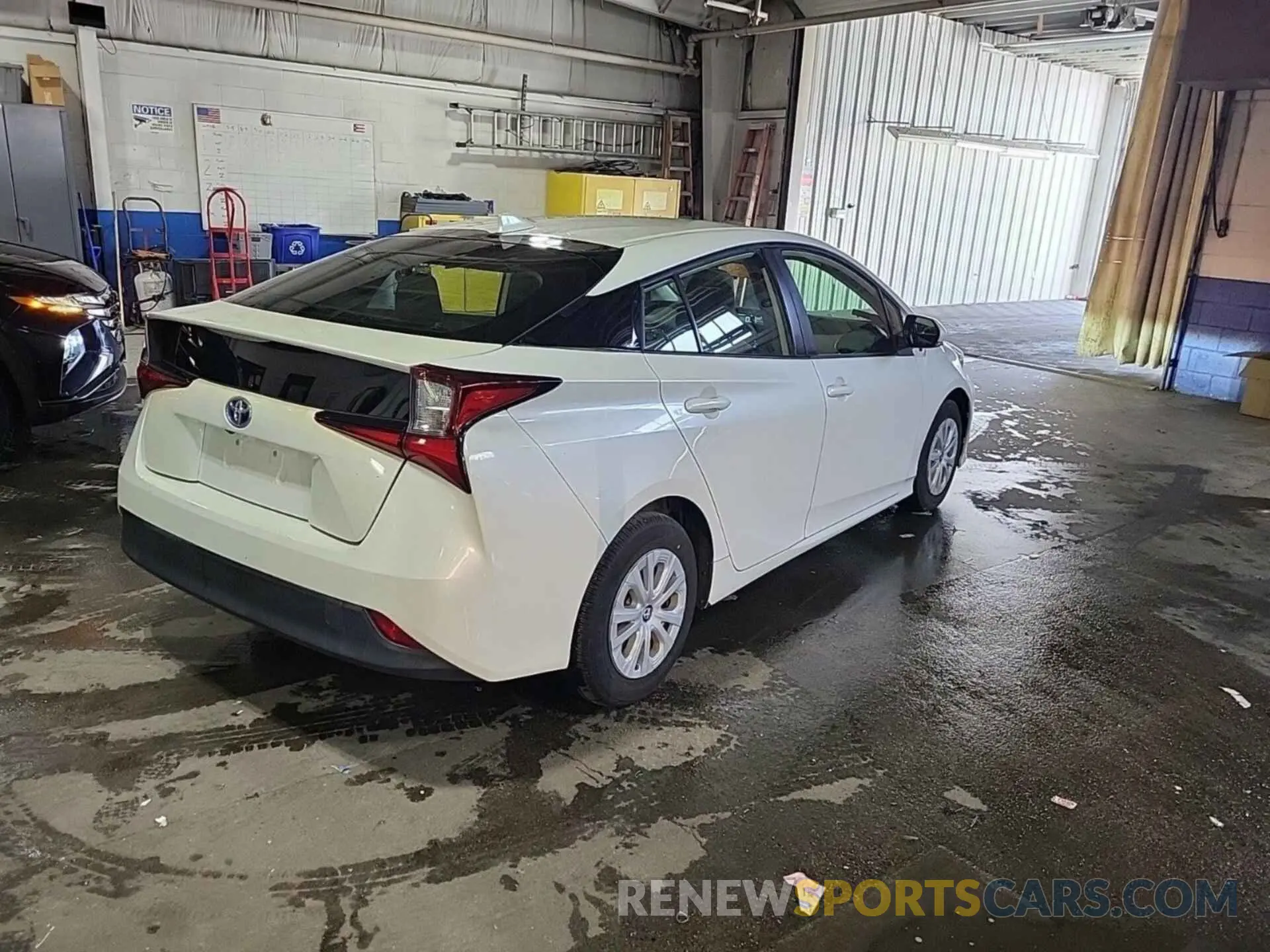 5 Photograph of a damaged car JTDKARFU6K3069667 TOYOTA PRIUS 2019