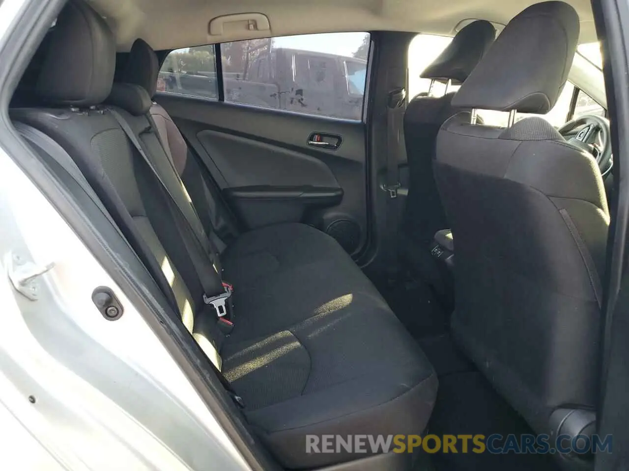 10 Photograph of a damaged car JTDKARFU7K3076157 TOYOTA PRIUS 2019