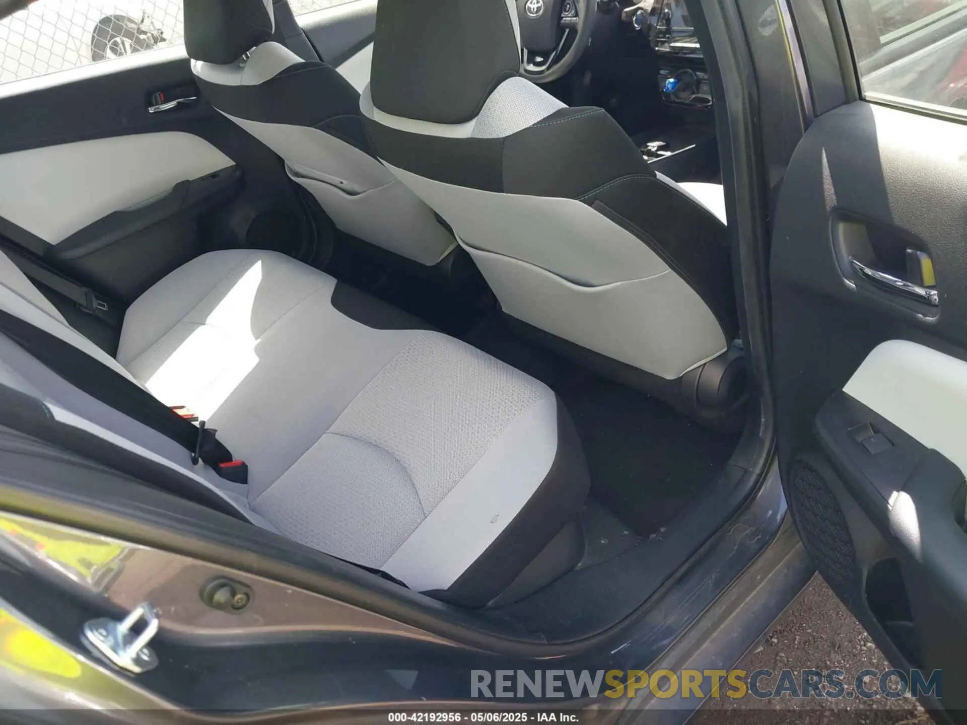 8 Photograph of a damaged car JTDL9RFU2K3005915 TOYOTA PRIUS 2019