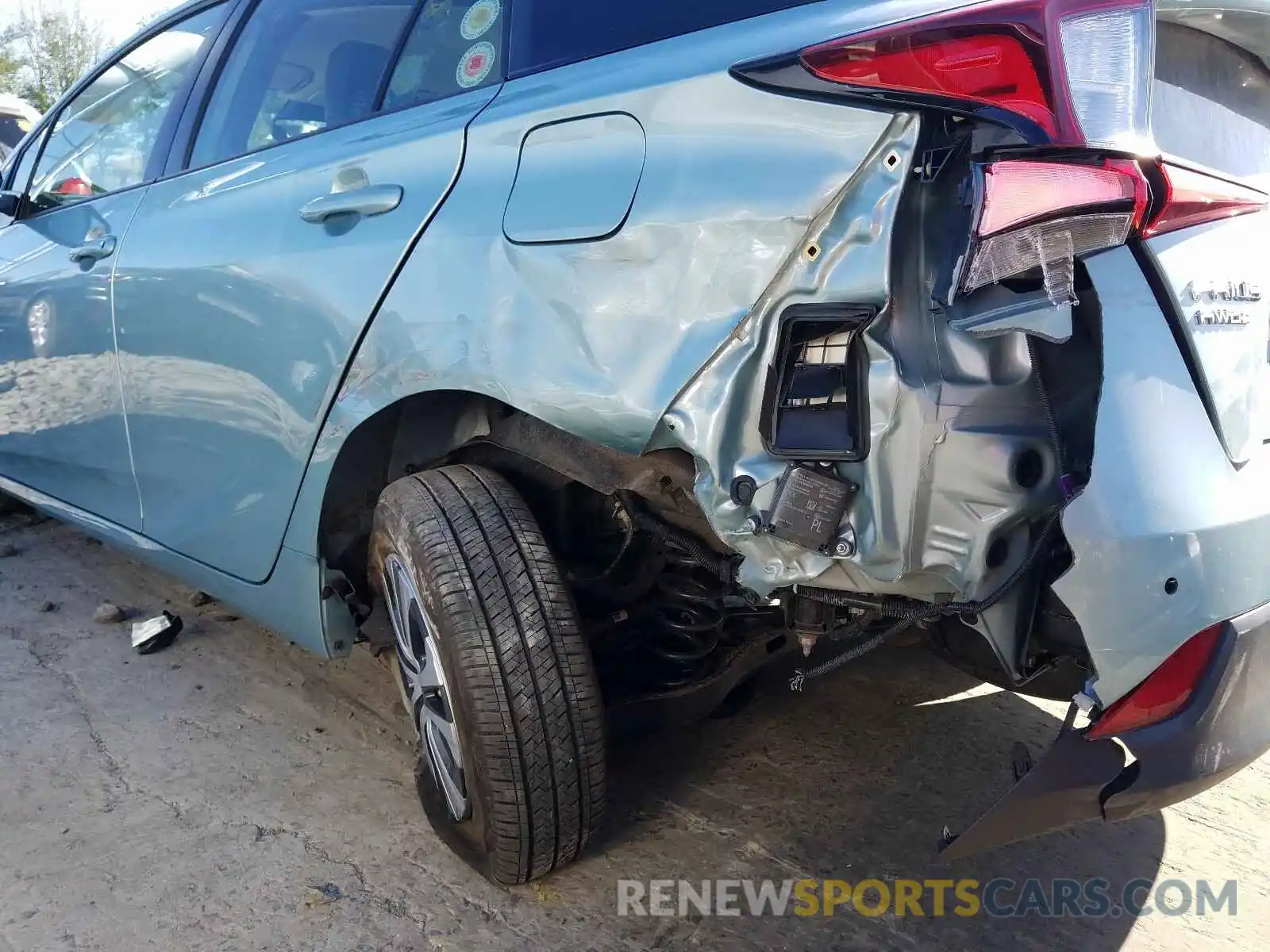 9 Photograph of a damaged car JTDL9RFU3K3008872 TOYOTA PRIUS 2019