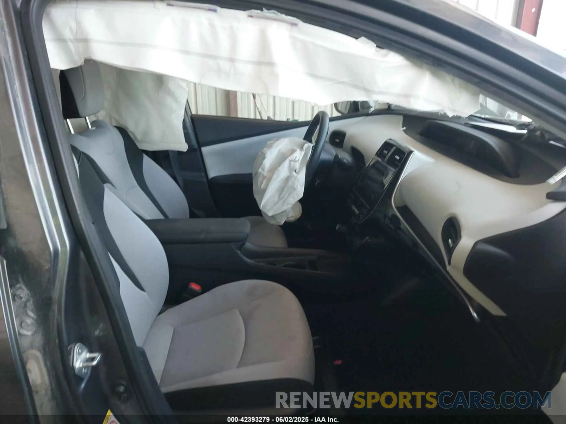 5 Photograph of a damaged car JTDL9RFU5K3002989 TOYOTA PRIUS 2019
