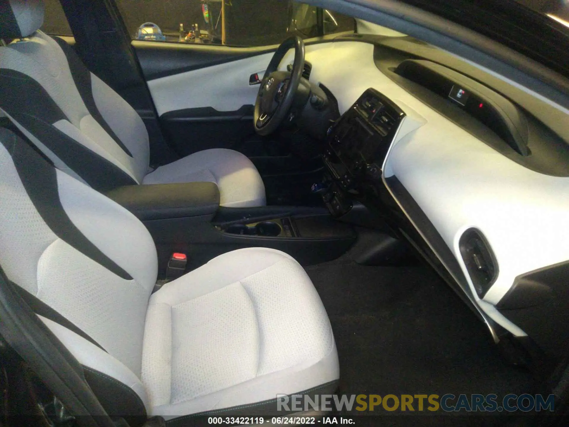 5 Photograph of a damaged car JTDL9RFU5K3011689 TOYOTA PRIUS 2019