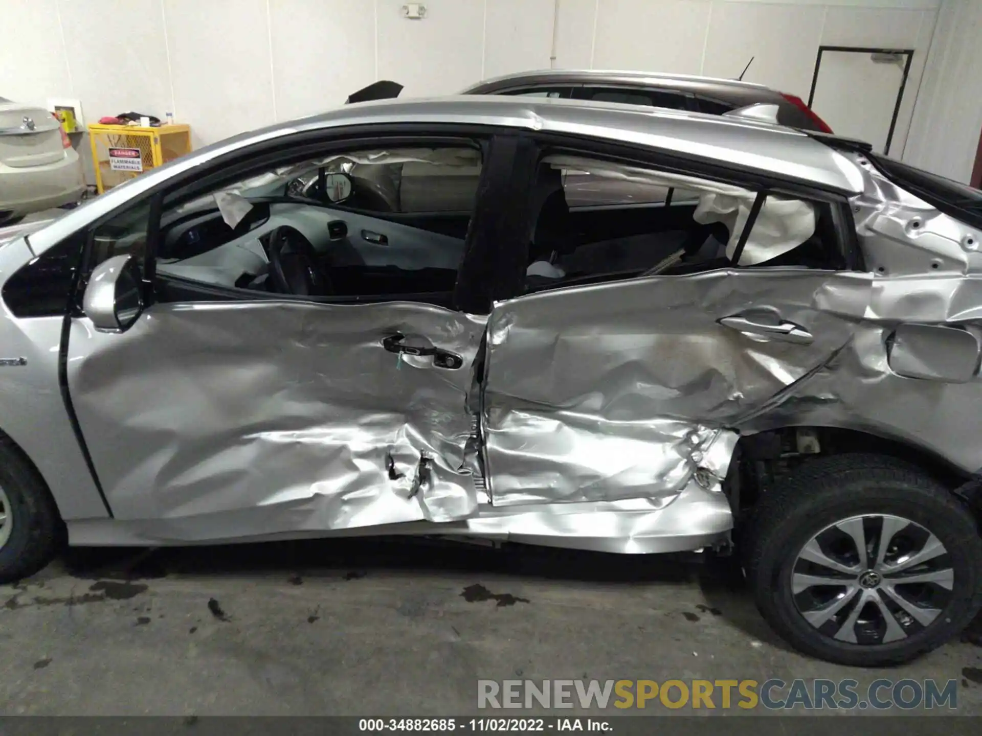 6 Photograph of a damaged car JTDL9RFU6K3005299 TOYOTA PRIUS 2019