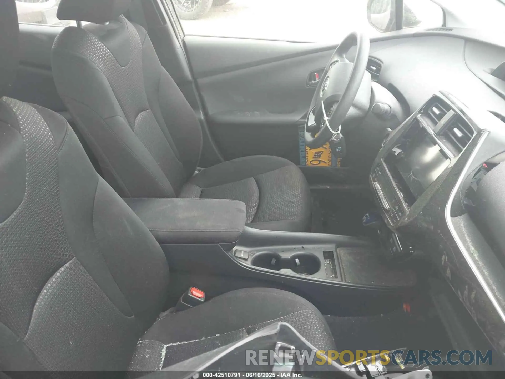5 Photograph of a damaged car JTDL9RFU6K3010339 TOYOTA PRIUS 2019