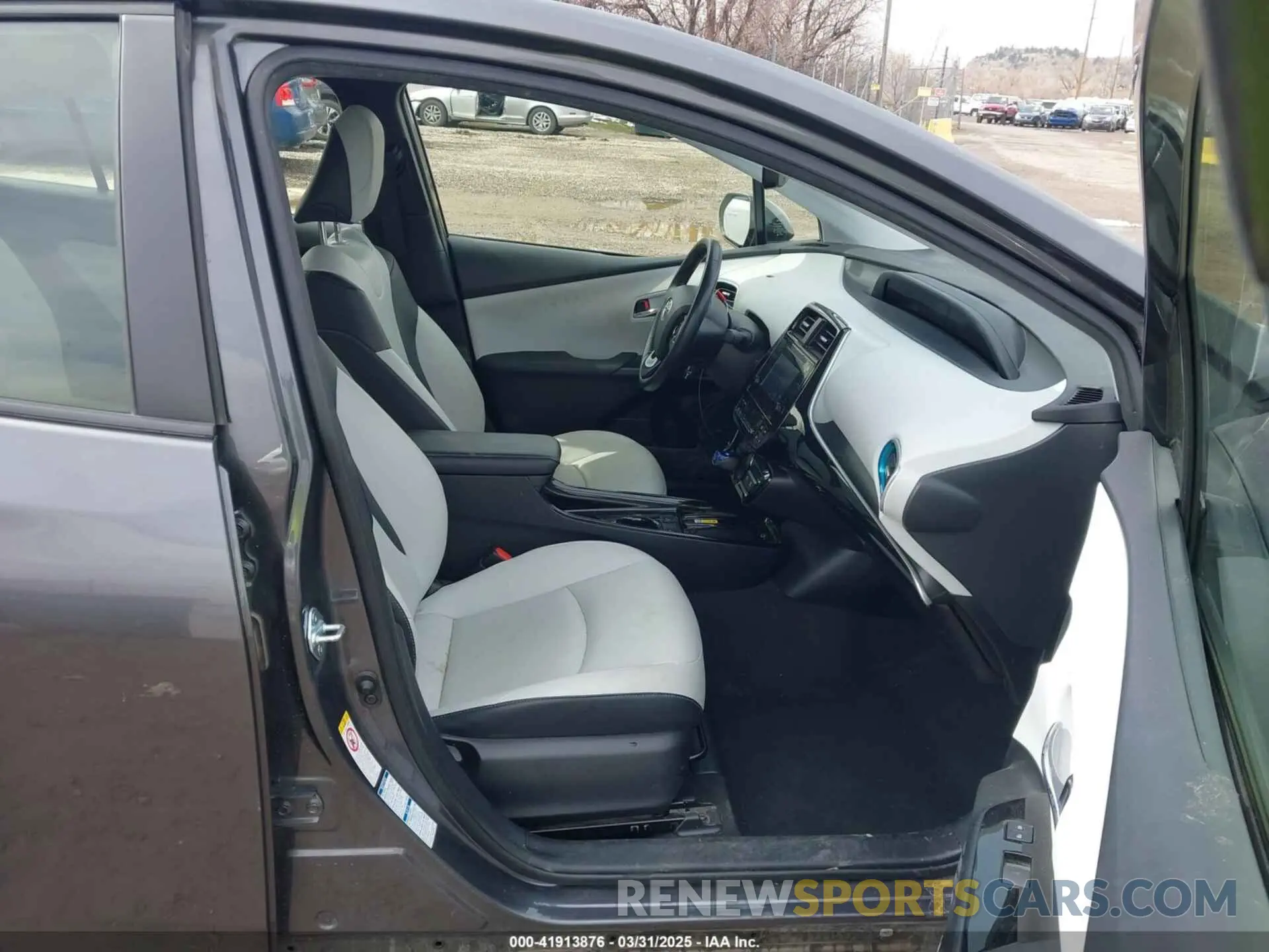 5 Photograph of a damaged car JTDL9RFU8K3001612 TOYOTA PRIUS 2019