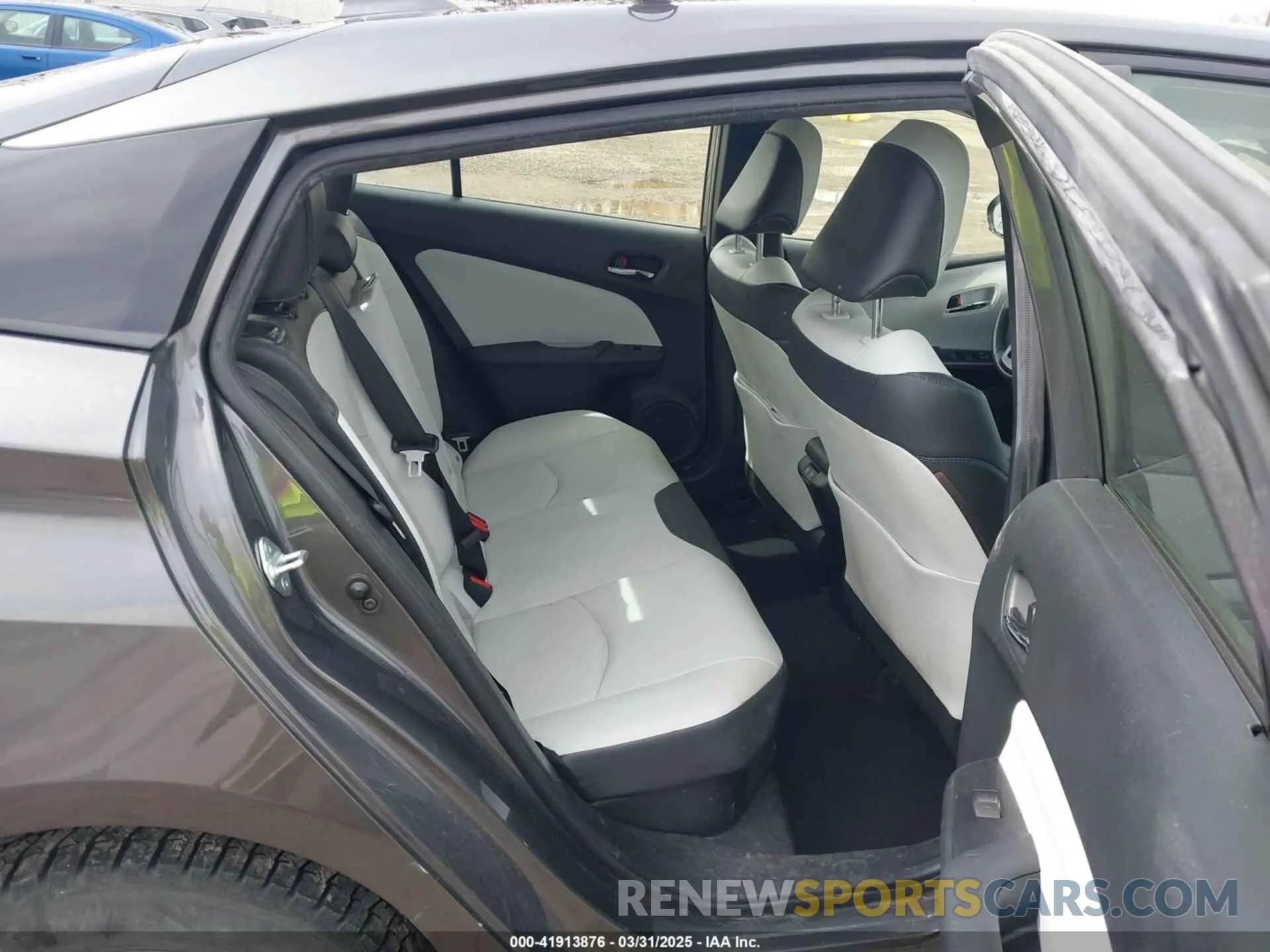 8 Photograph of a damaged car JTDL9RFU8K3001612 TOYOTA PRIUS 2019