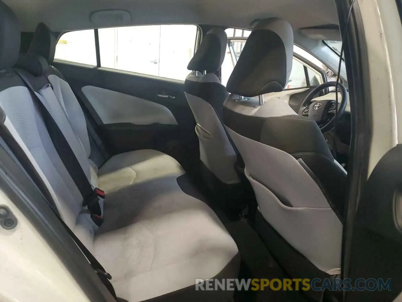 10 Photograph of a damaged car JTDL9RFUXK3004270 TOYOTA PRIUS 2019