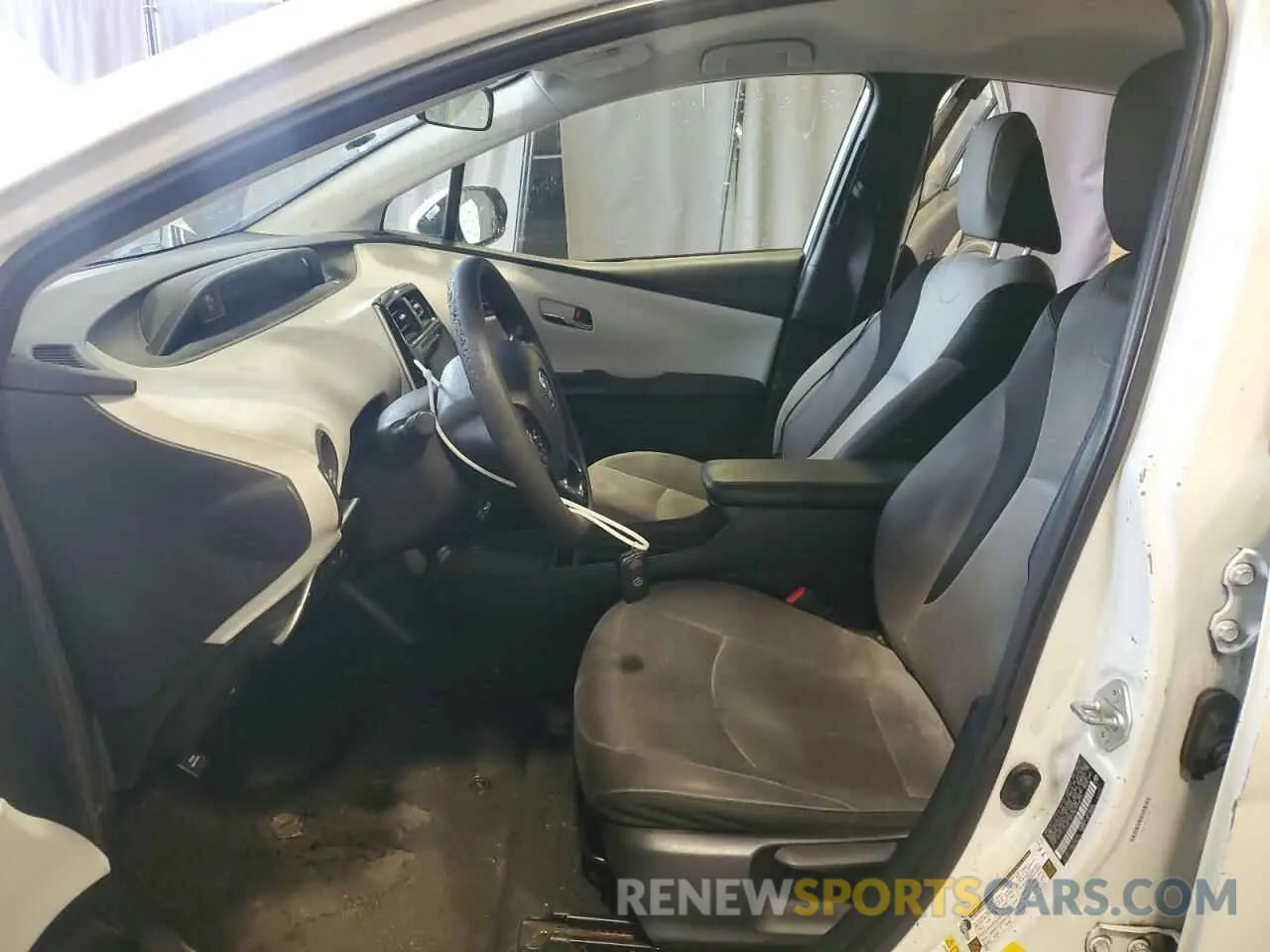 7 Photograph of a damaged car JTDL9RFUXK3004270 TOYOTA PRIUS 2019