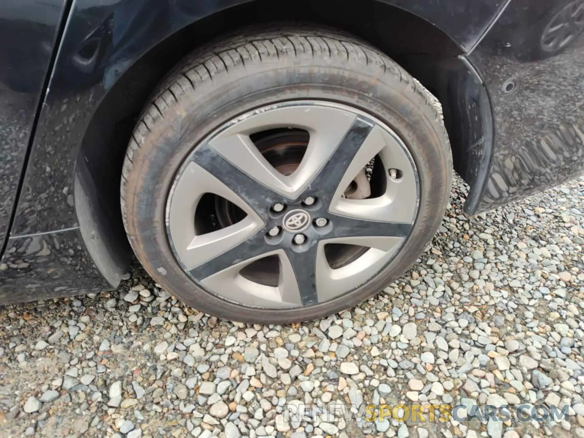 33 Photograph of a damaged car JTDKARFU0L3115804 TOYOTA PRIUS 2020