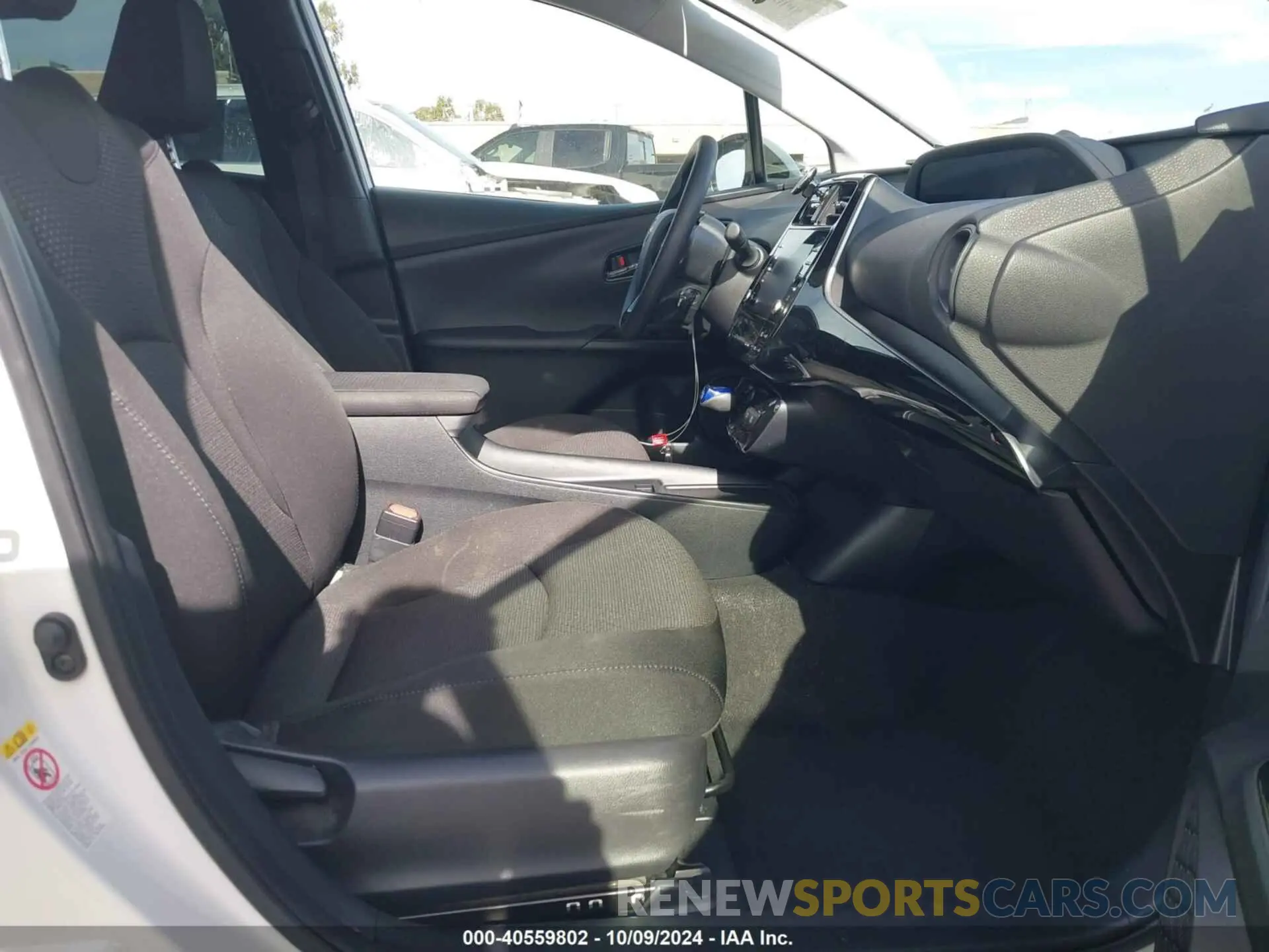 5 Photograph of a damaged car JTDKARFU2L3107607 TOYOTA PRIUS 2020