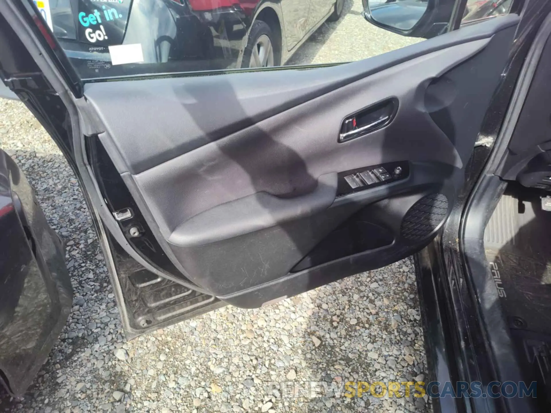 32 Photograph of a damaged car JTDKARFU2L3115416 TOYOTA PRIUS 2020