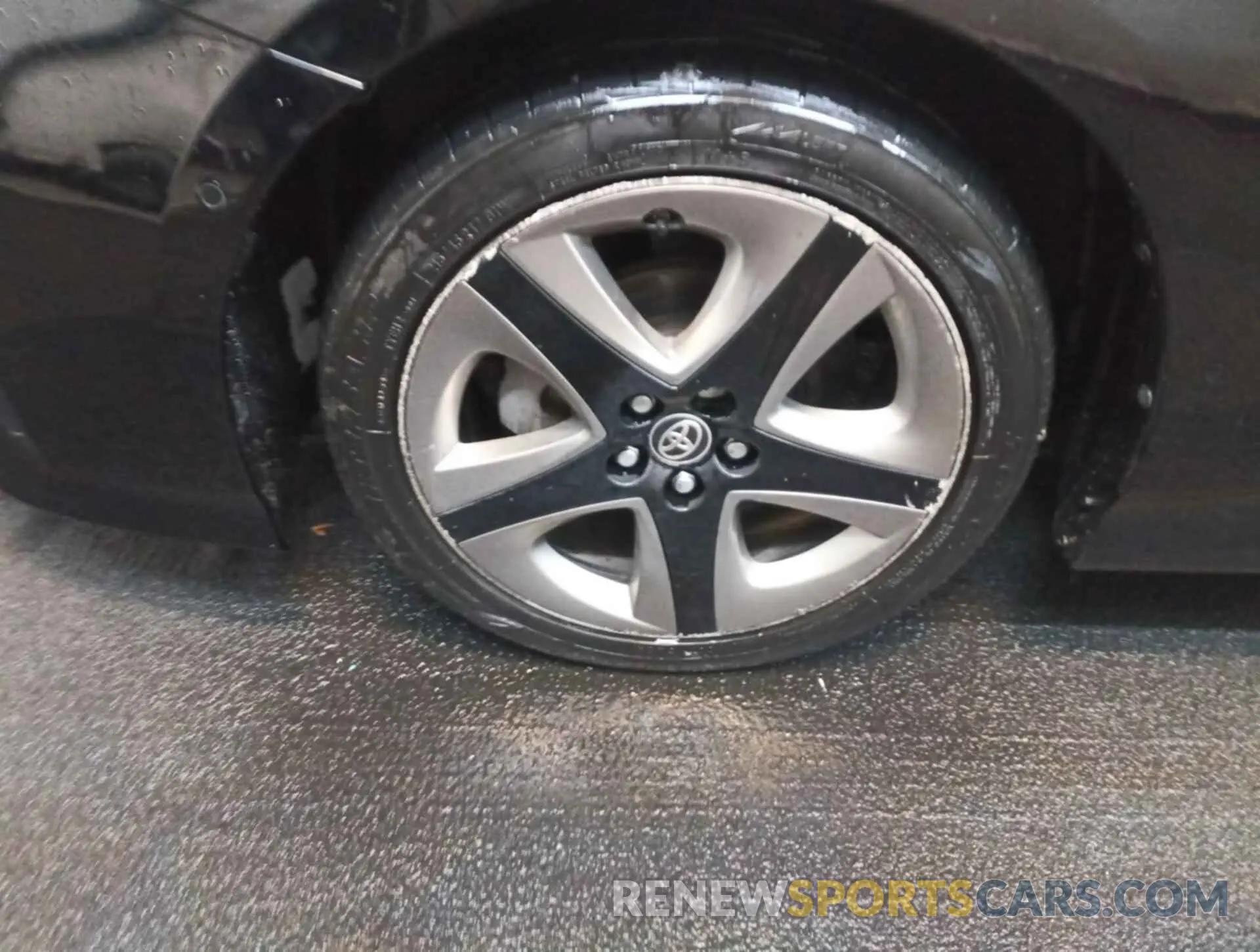 32 Photograph of a damaged car JTDKARFU2L3115450 TOYOTA PRIUS 2020