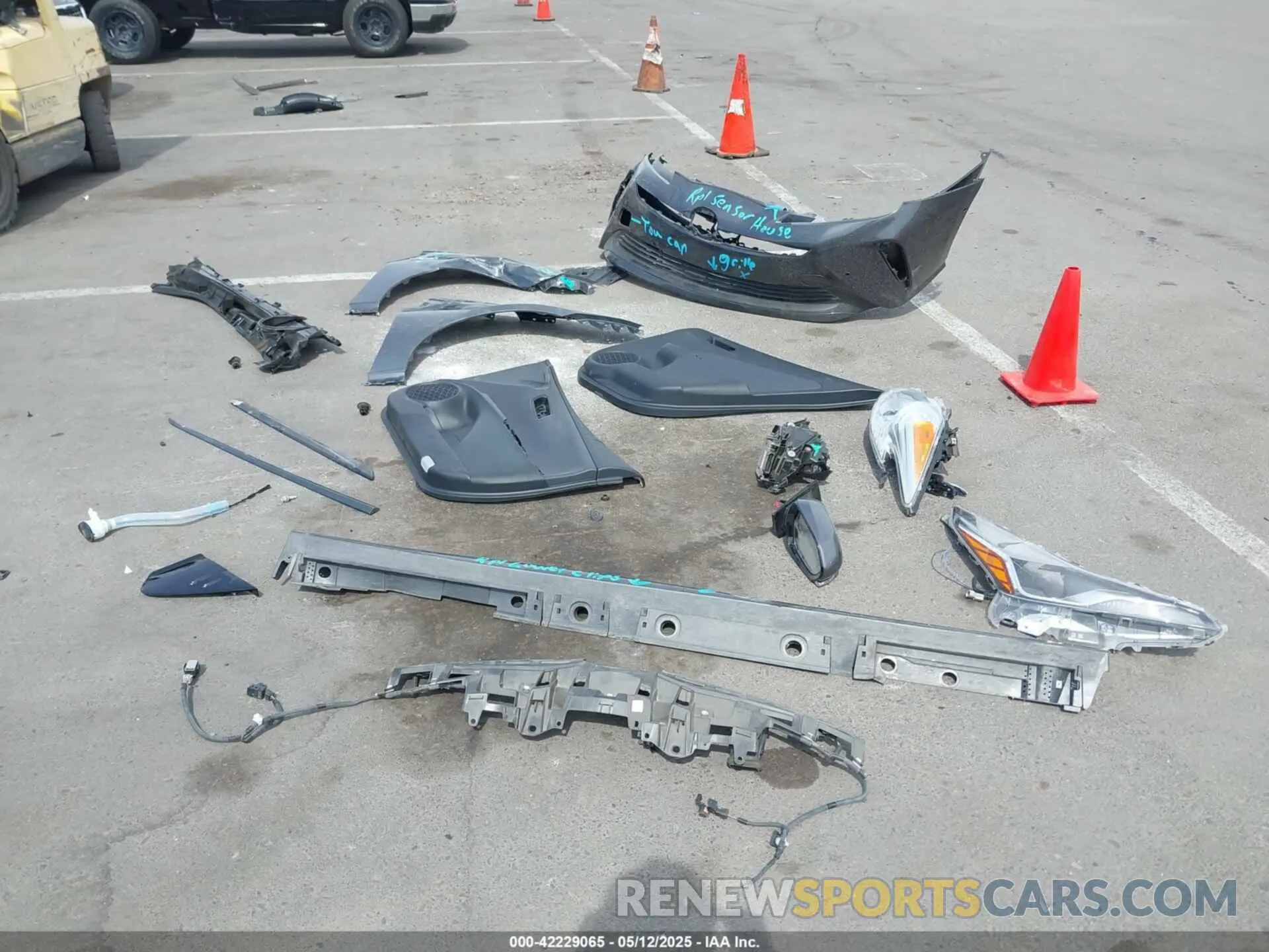 12 Photograph of a damaged car JTDKARFU2L3116050 TOYOTA PRIUS 2020