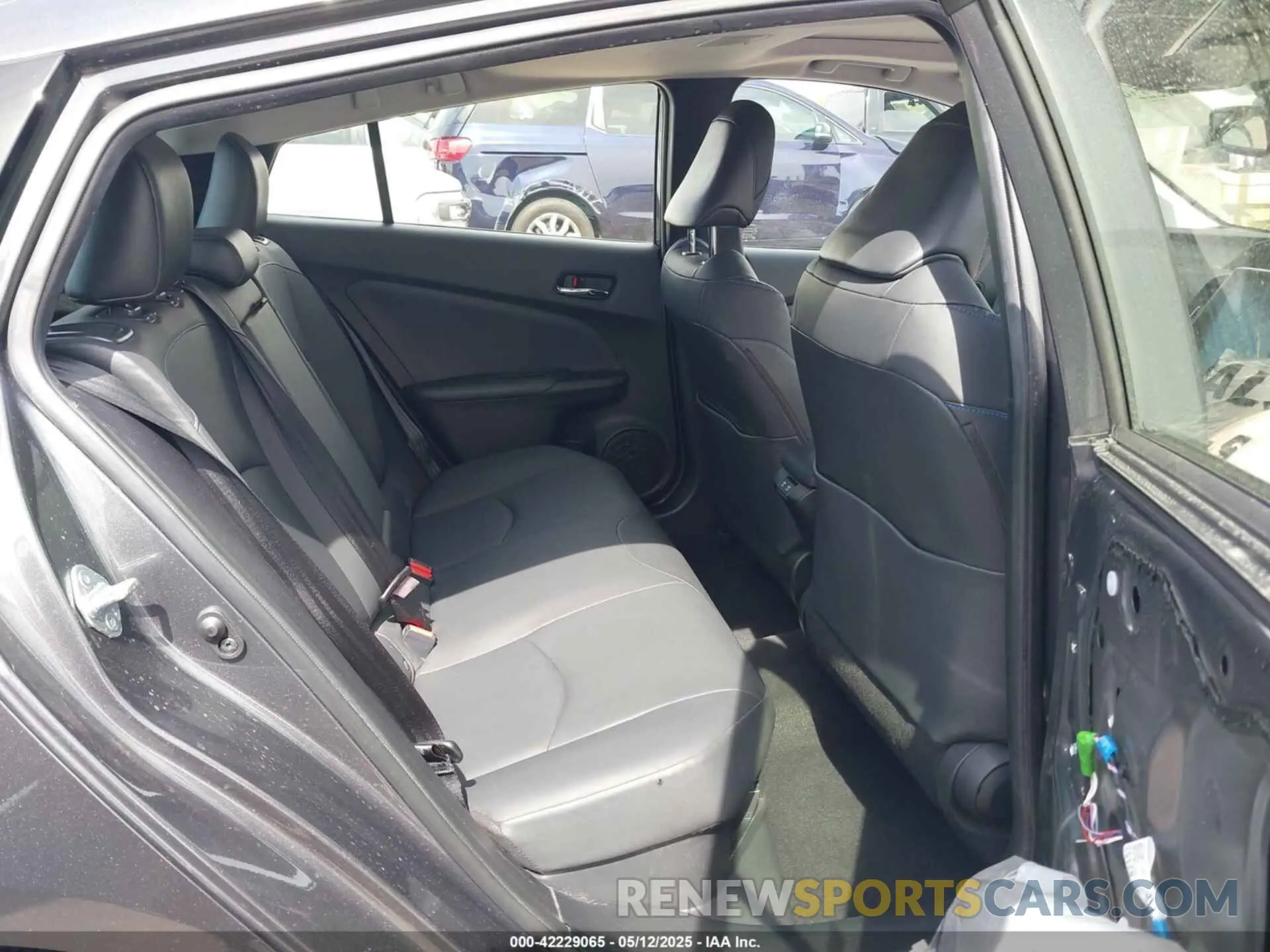 8 Photograph of a damaged car JTDKARFU2L3116050 TOYOTA PRIUS 2020