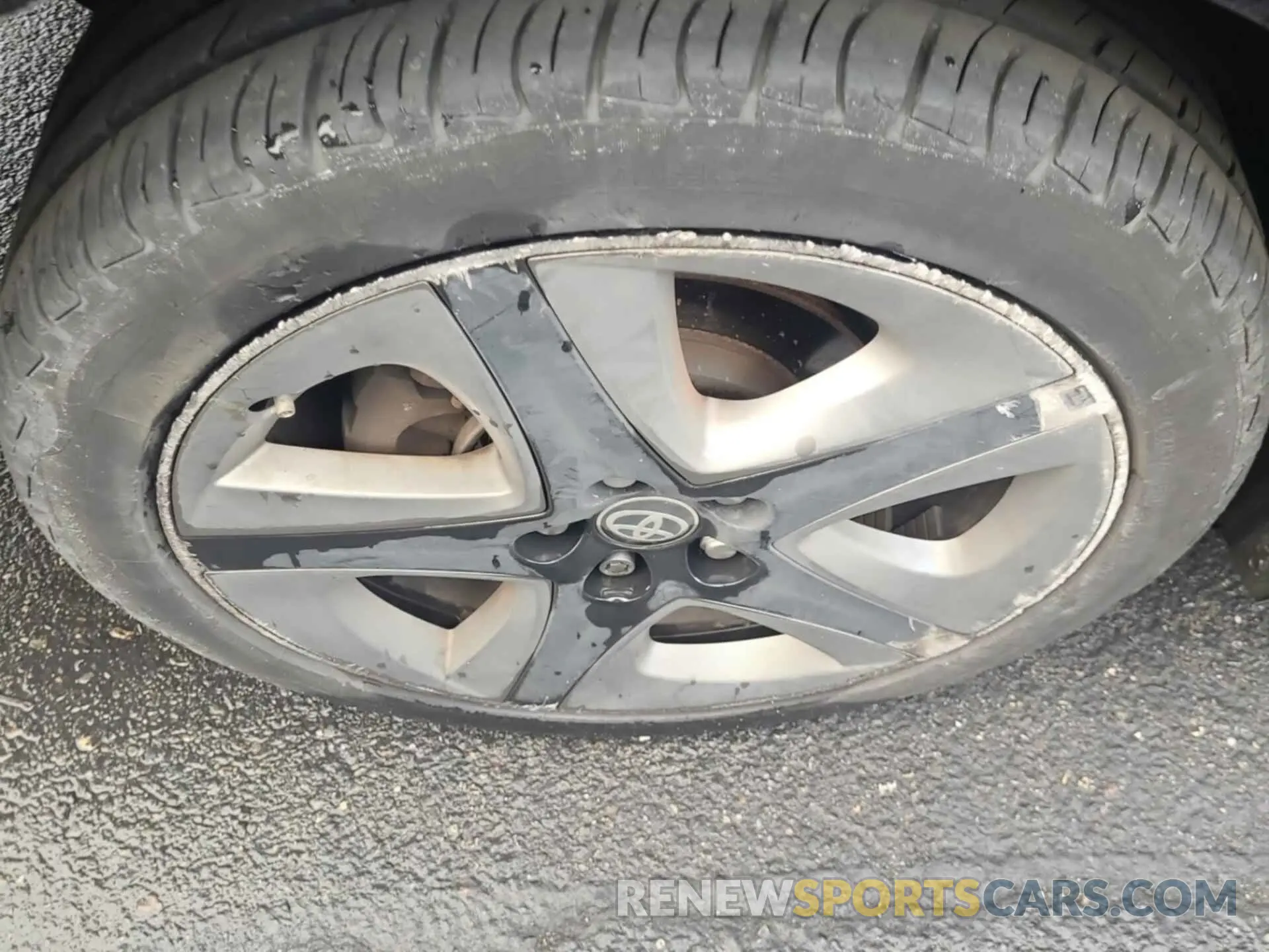 34 Photograph of a damaged car JTDKARFU3L3115196 TOYOTA PRIUS 2020