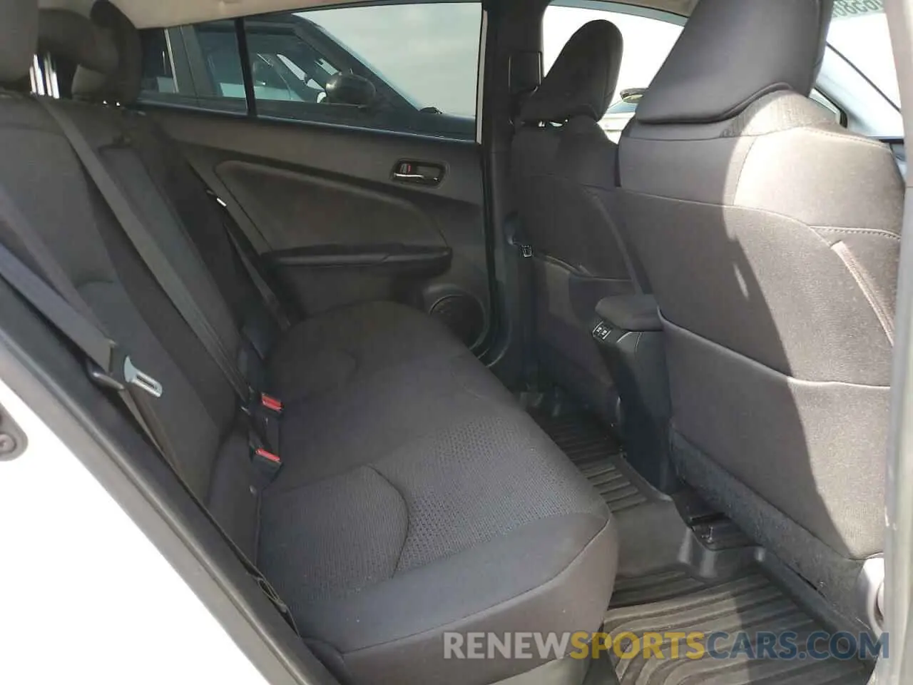 10 Photograph of a damaged car JTDKARFU4L3112436 TOYOTA PRIUS 2020