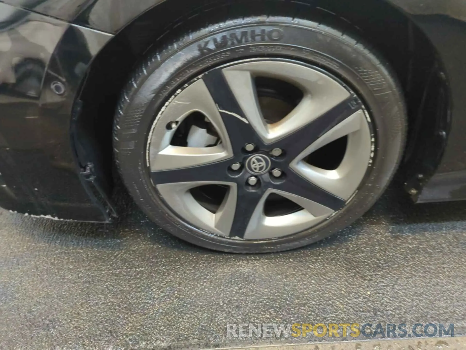 10 Photograph of a damaged car JTDKARFU5L3116141 TOYOTA PRIUS 2020