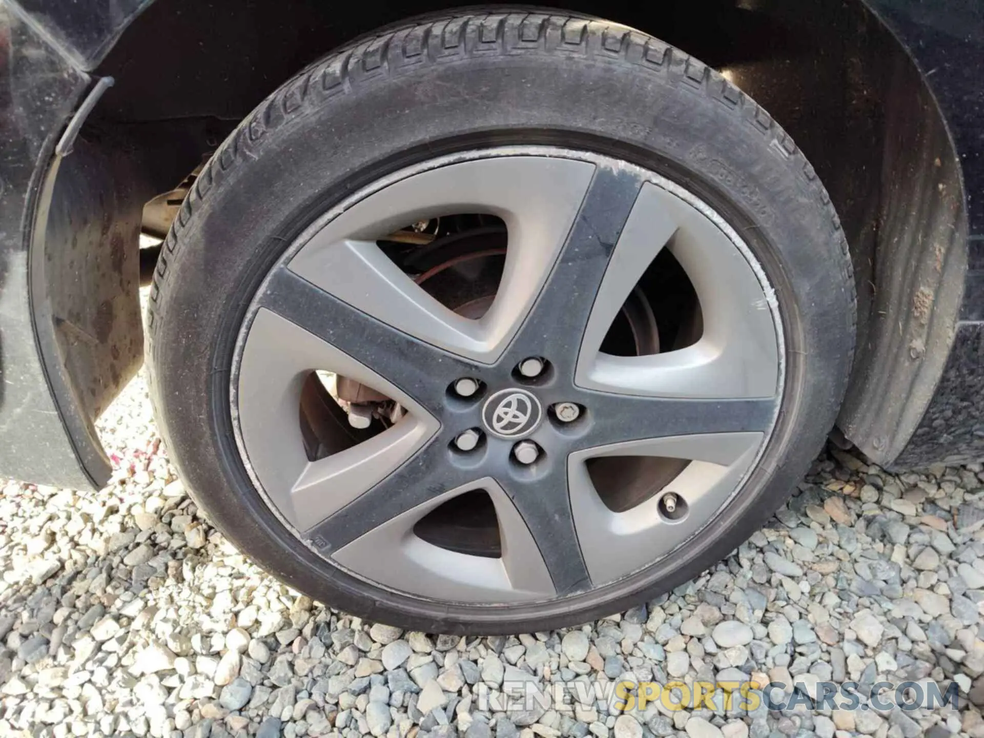 33 Photograph of a damaged car JTDKARFU5L3116141 TOYOTA PRIUS 2020
