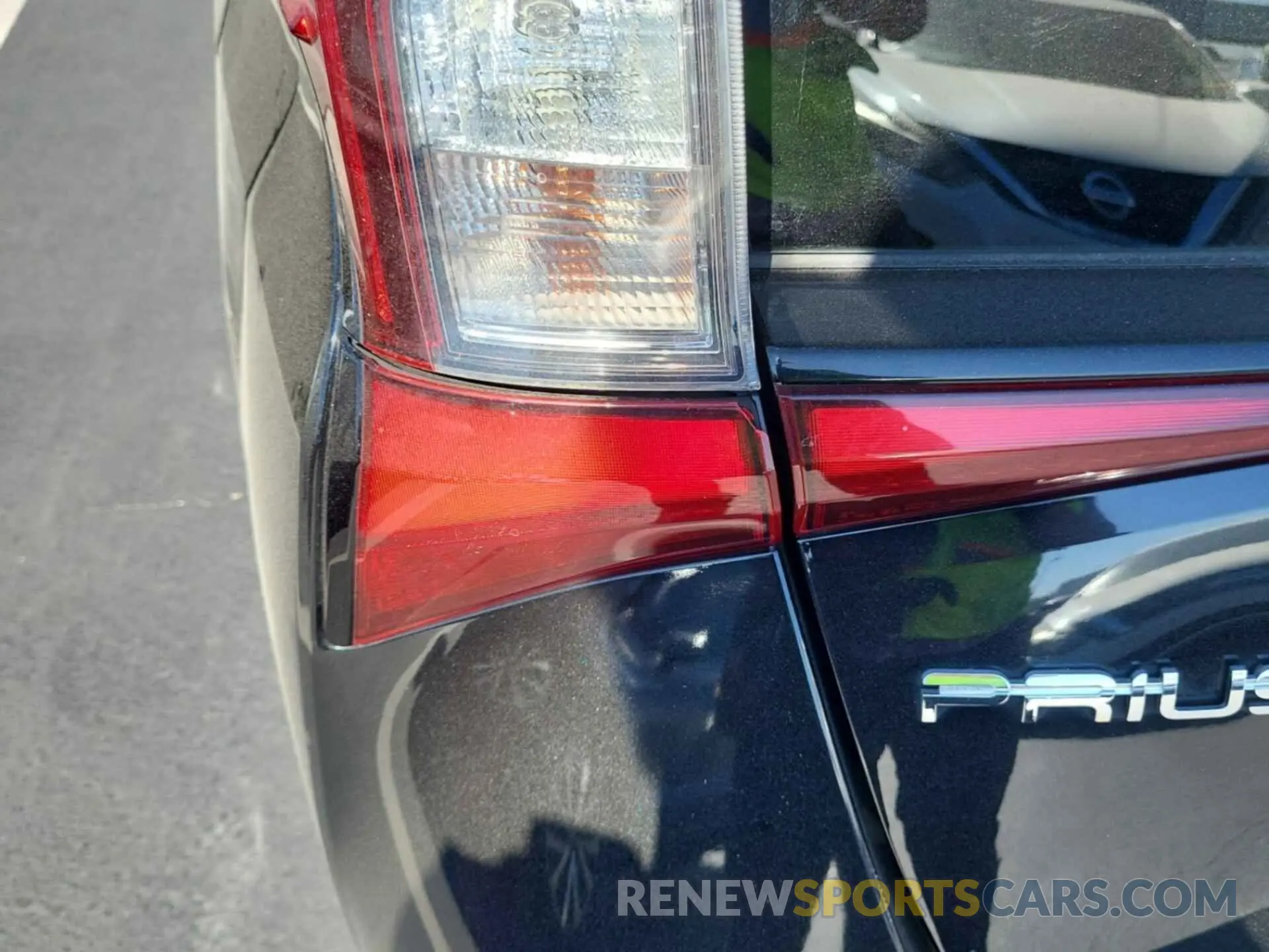 33 Photograph of a damaged car JTDKARFU7L3112088 TOYOTA PRIUS 2020