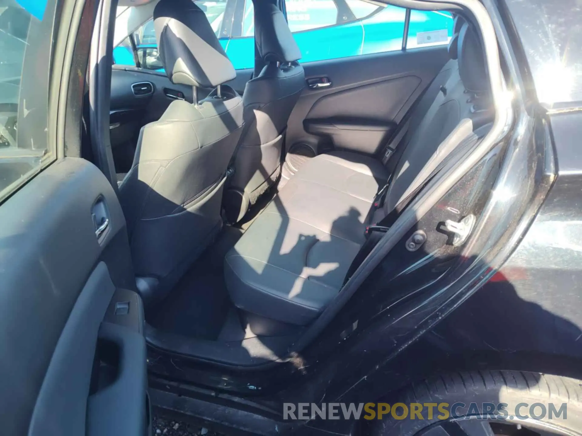 34 Photograph of a damaged car JTDKARFU7L3116187 TOYOTA PRIUS 2020