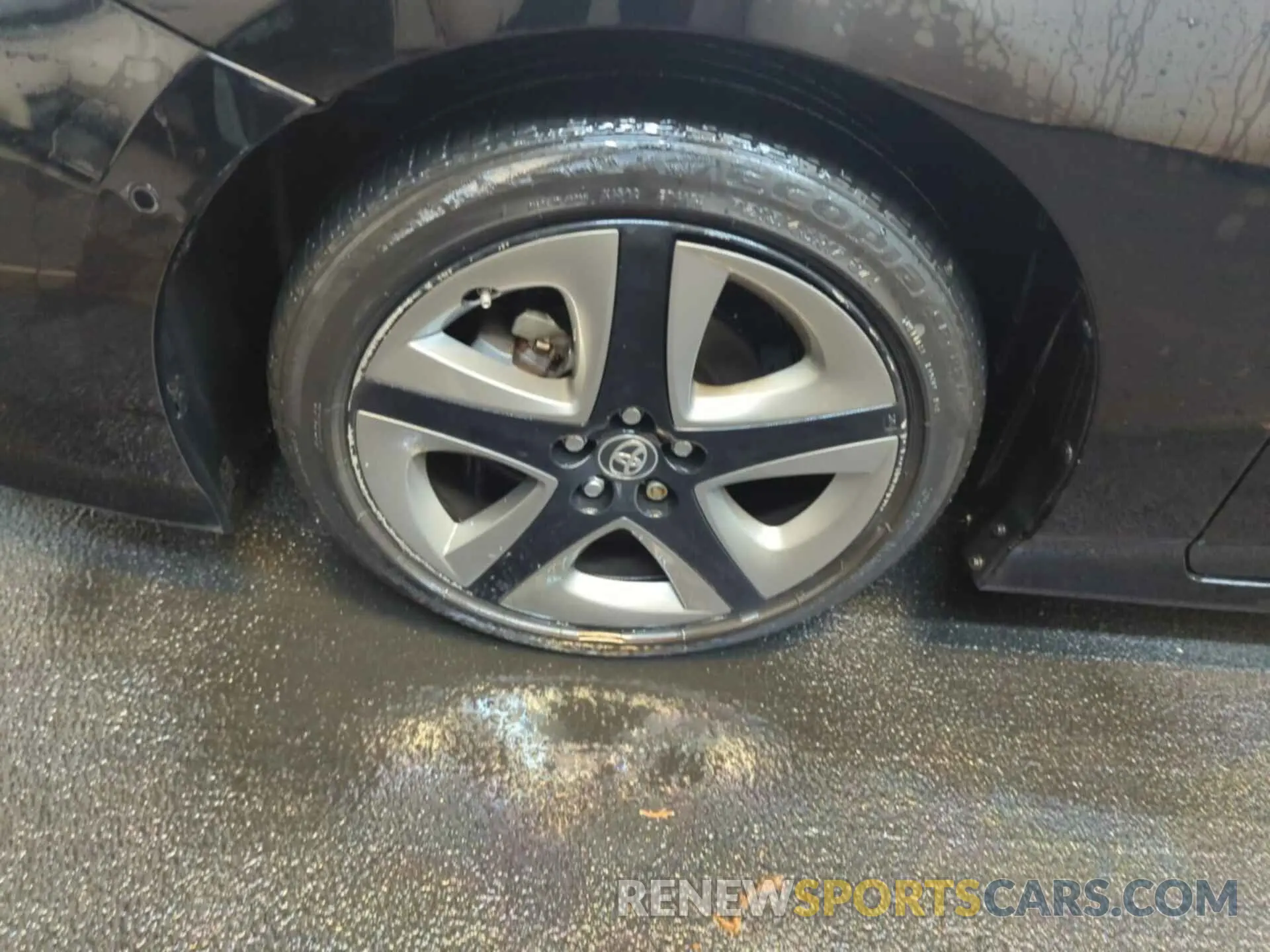 33 Photograph of a damaged car JTDKARFU7L3116304 TOYOTA PRIUS 2020