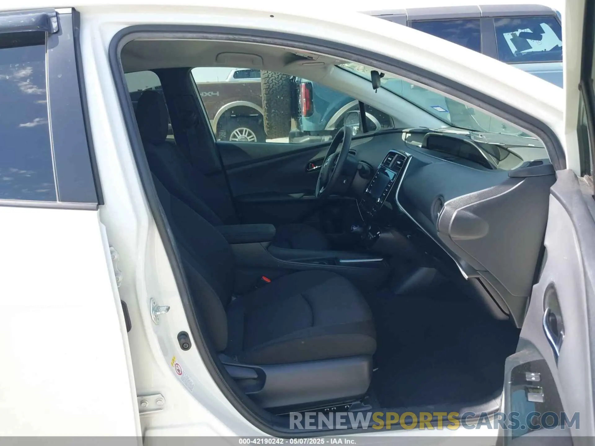 5 Photograph of a damaged car JTDKARFU8L3126291 TOYOTA PRIUS 2020