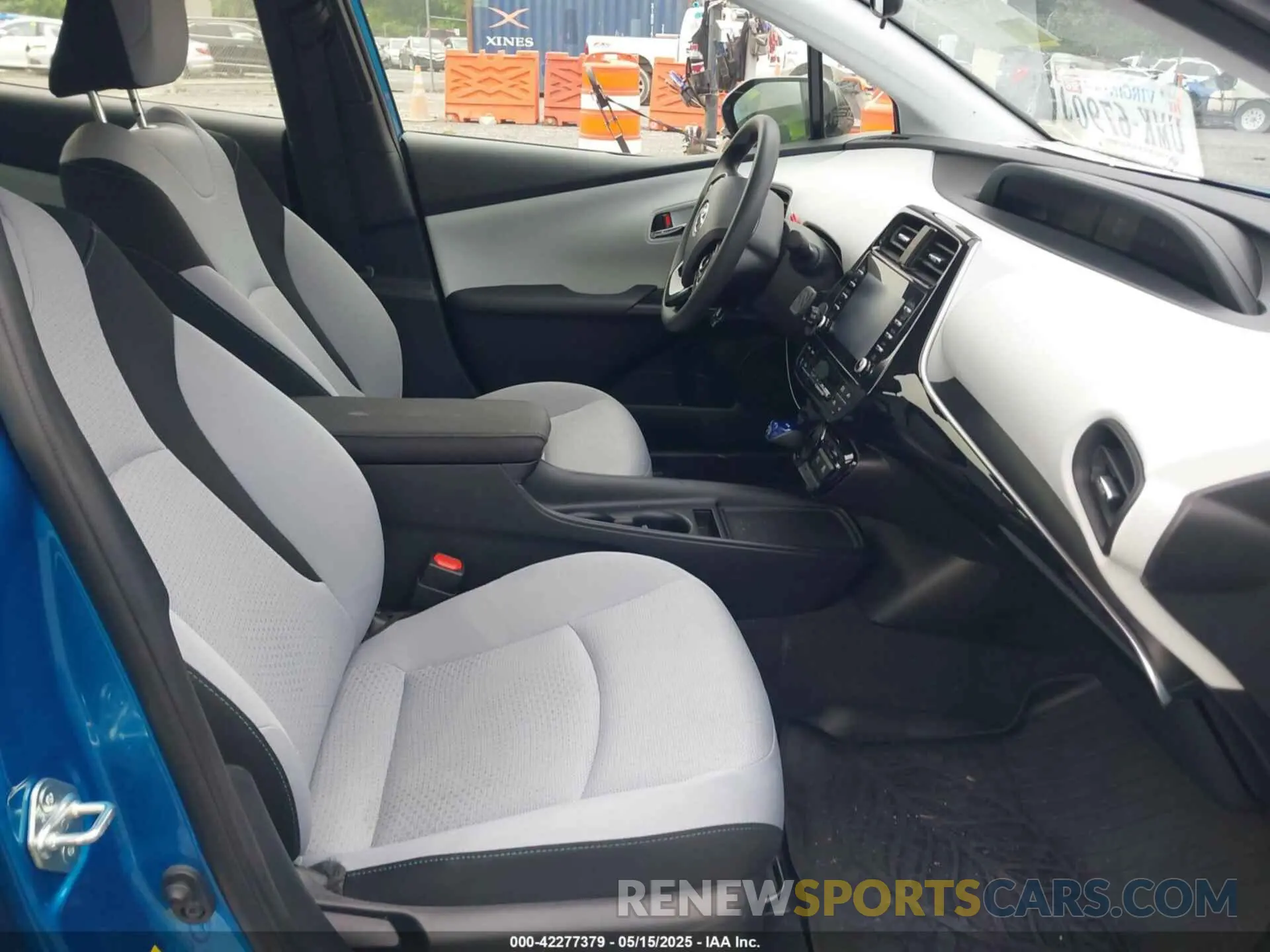 5 Photograph of a damaged car JTDL9RFU1L3017703 TOYOTA PRIUS 2020