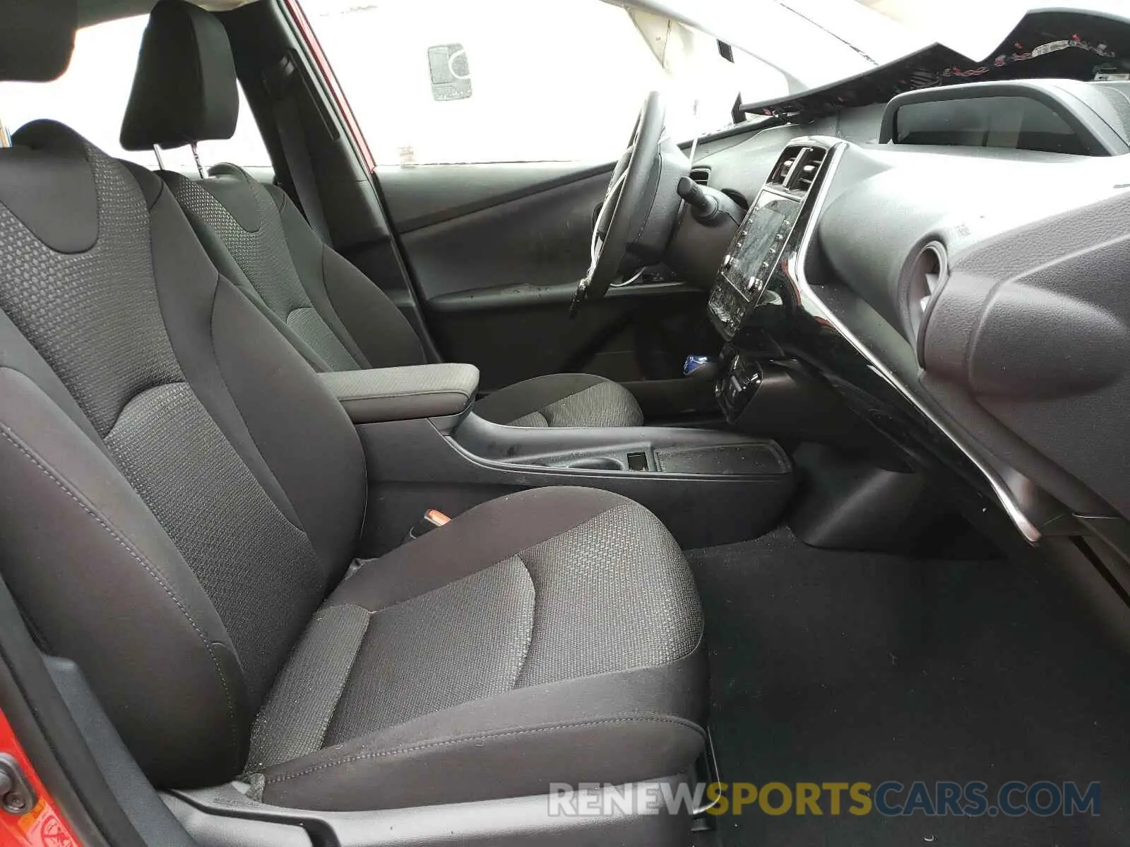 5 Photograph of a damaged car JTDL9RFU2L3018004 TOYOTA PRIUS 2020
