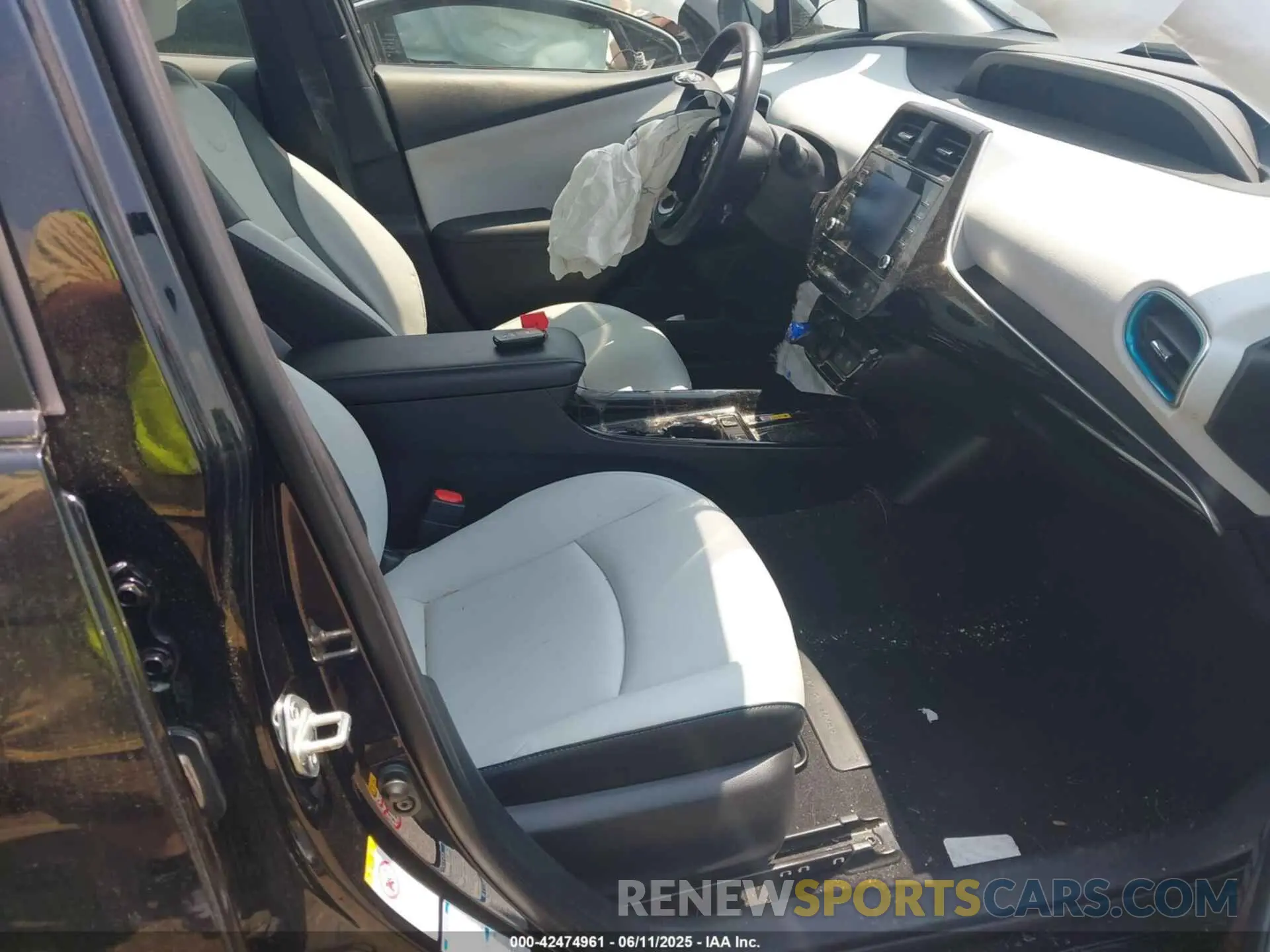 5 Photograph of a damaged car JTDL9RFU2L3019122 TOYOTA PRIUS 2020