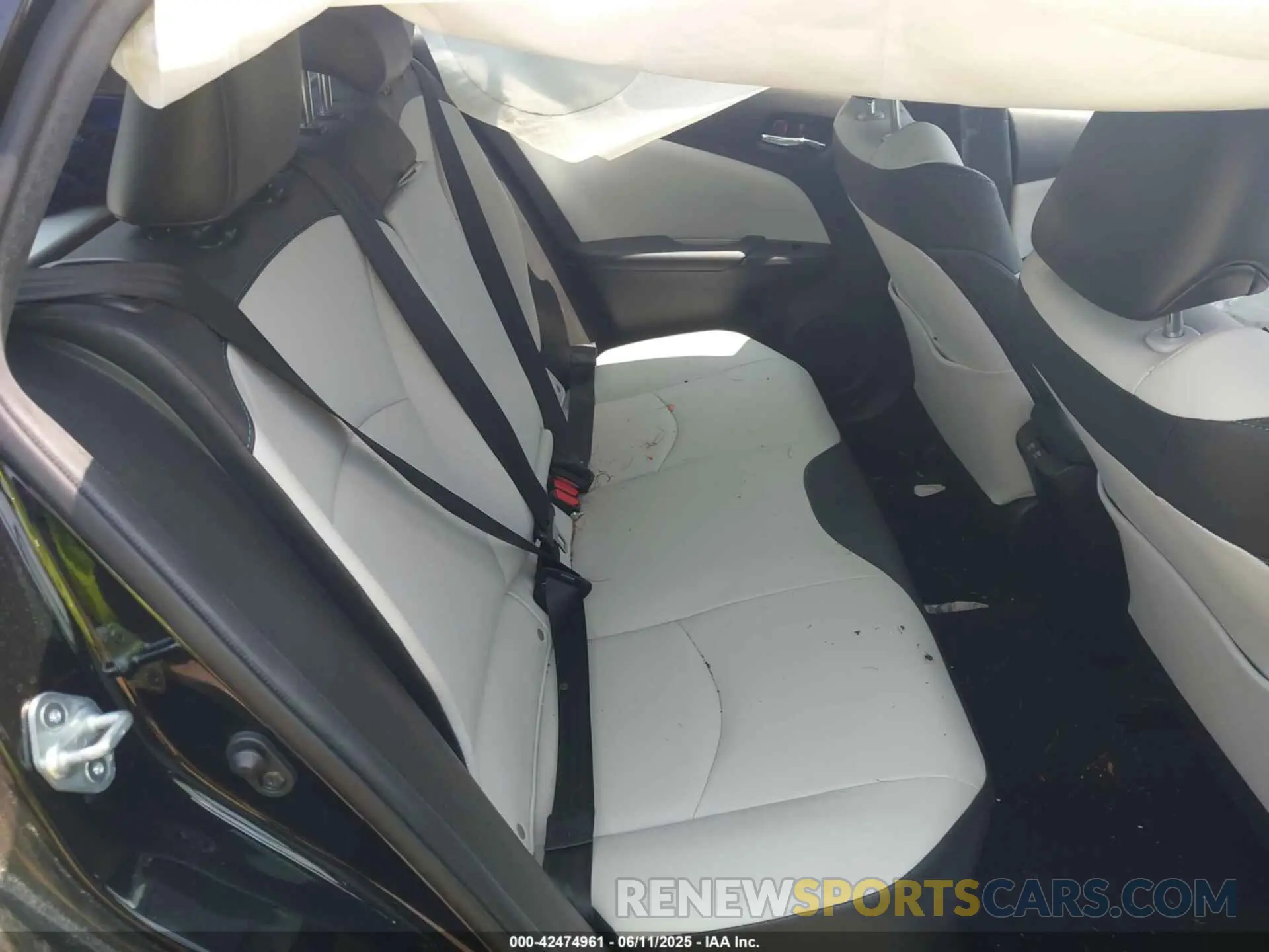 8 Photograph of a damaged car JTDL9RFU2L3019122 TOYOTA PRIUS 2020