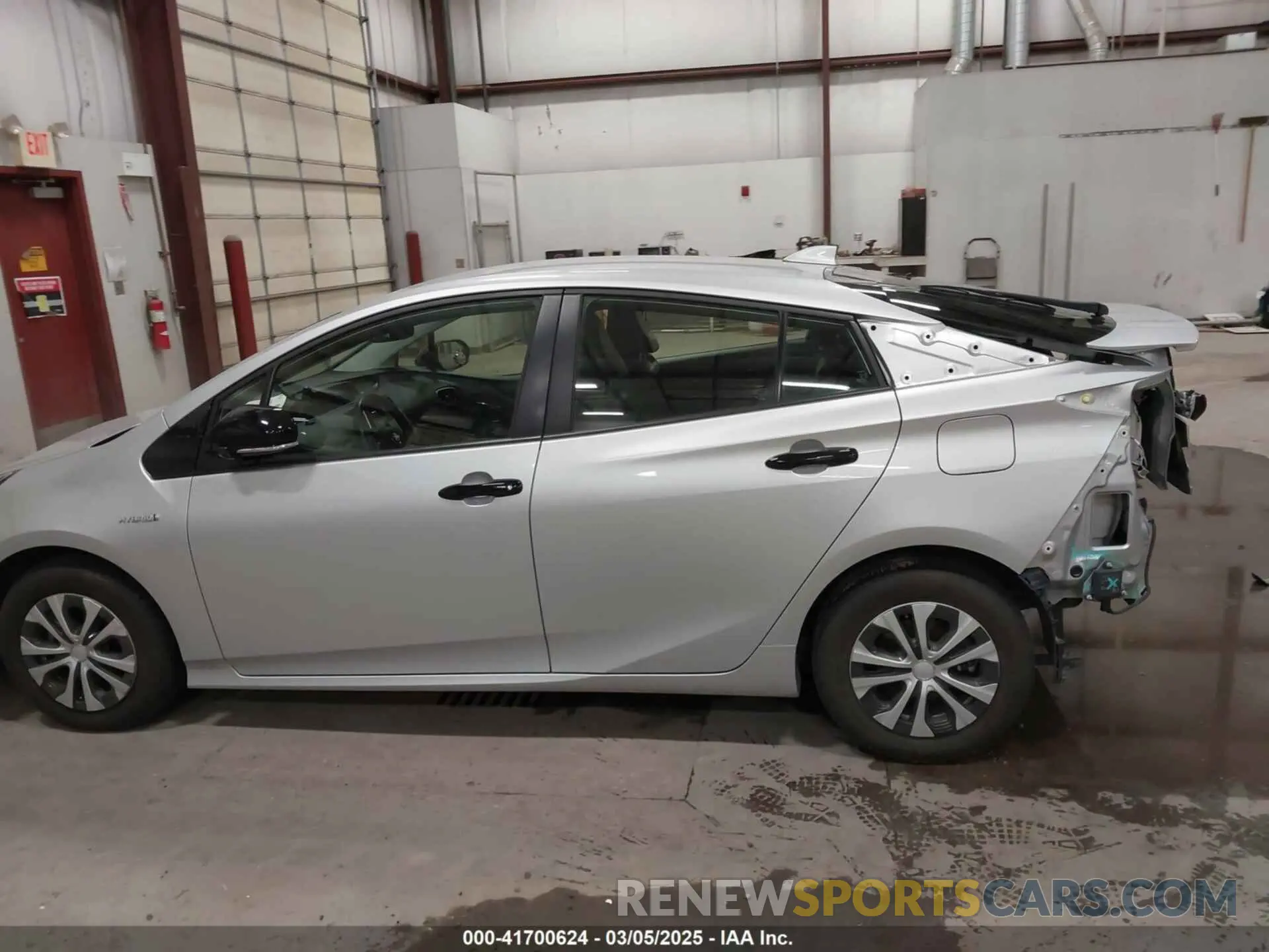 14 Photograph of a damaged car JTDL9RFU3L3019534 TOYOTA PRIUS 2020