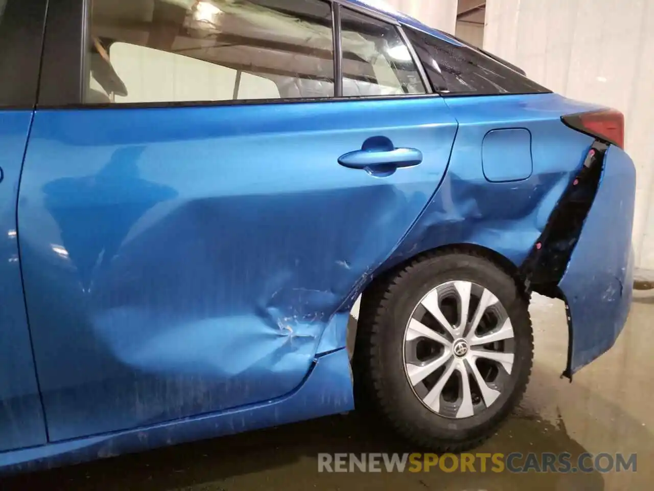 9 Photograph of a damaged car JTDL9RFU4L3022457 TOYOTA PRIUS 2020