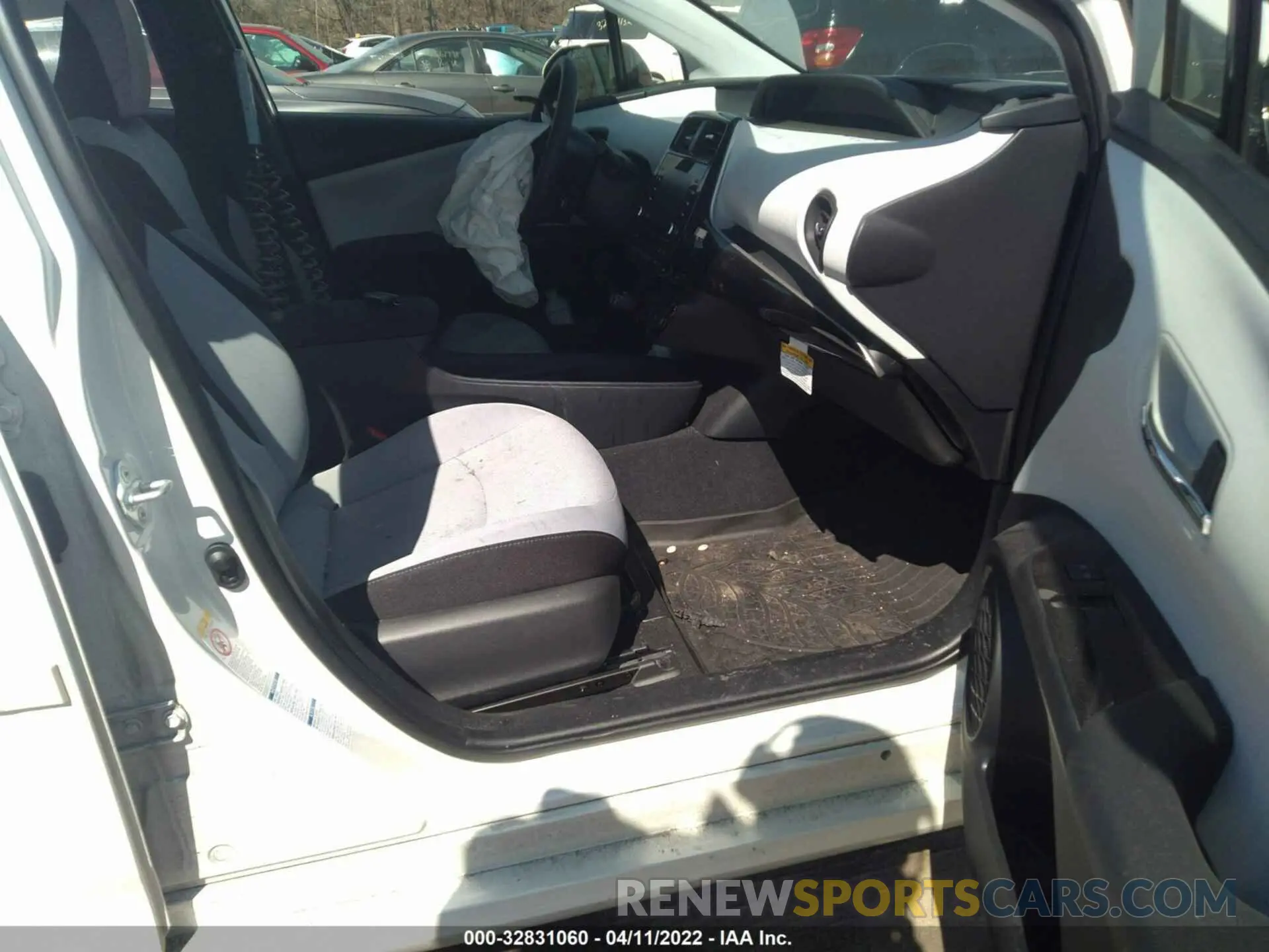 5 Photograph of a damaged car JTDL9RFU6L3015283 TOYOTA PRIUS 2020
