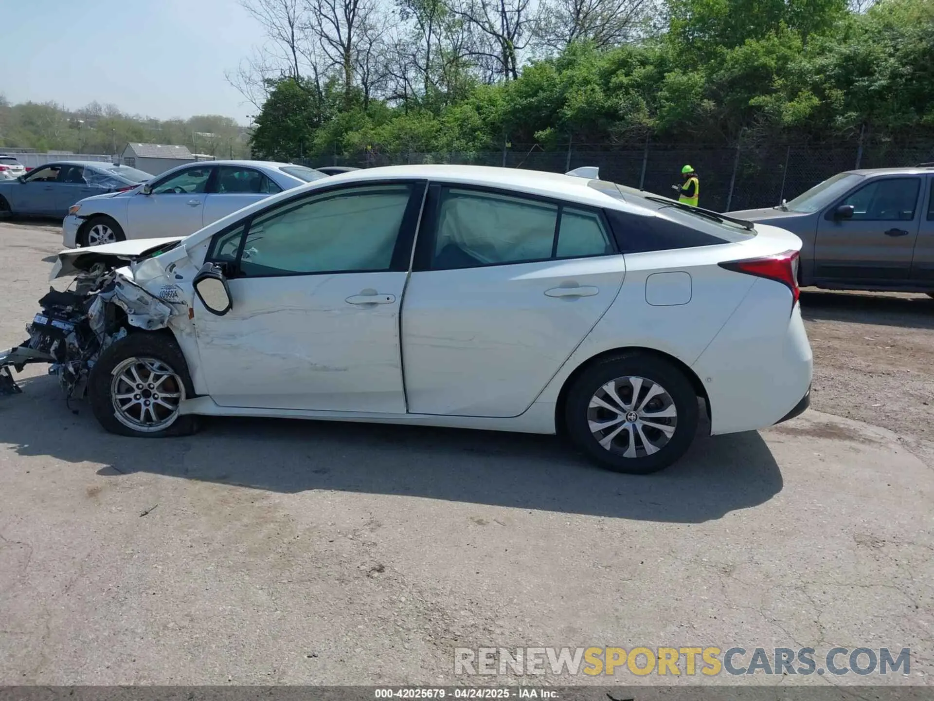 14 Photograph of a damaged car JTDL9RFU7L3019326 TOYOTA PRIUS 2020