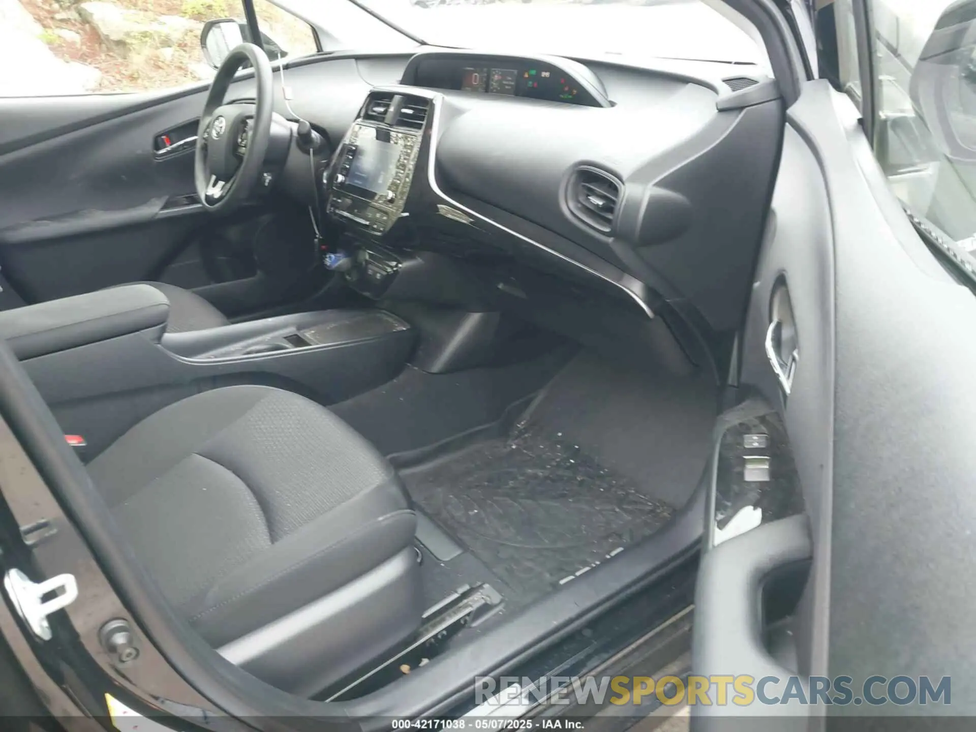 5 Photograph of a damaged car JTDL9RFU8L3014930 TOYOTA PRIUS 2020