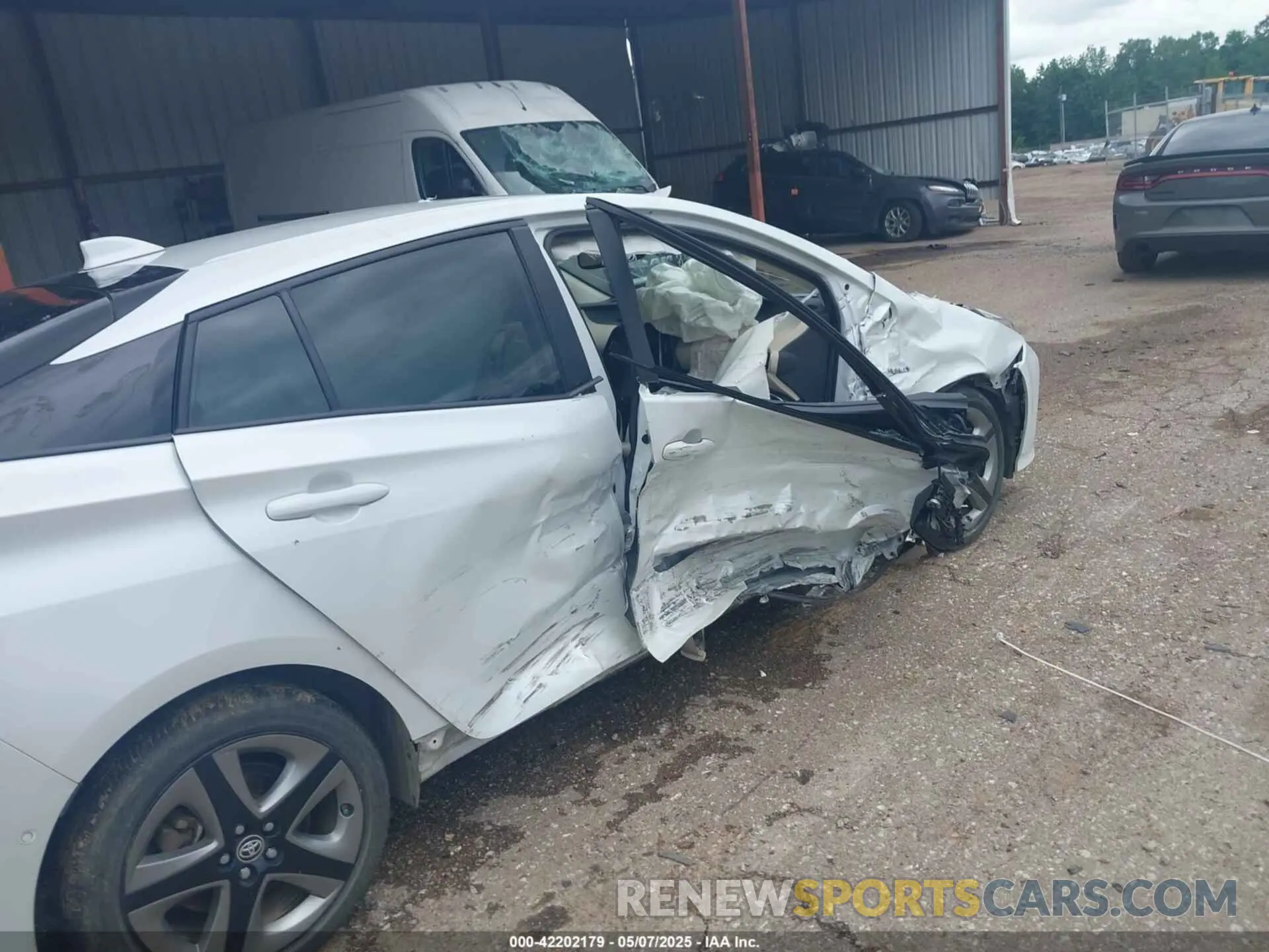 16 Photograph of a damaged car JTDKAMFU4M3130441 TOYOTA PRIUS 2021