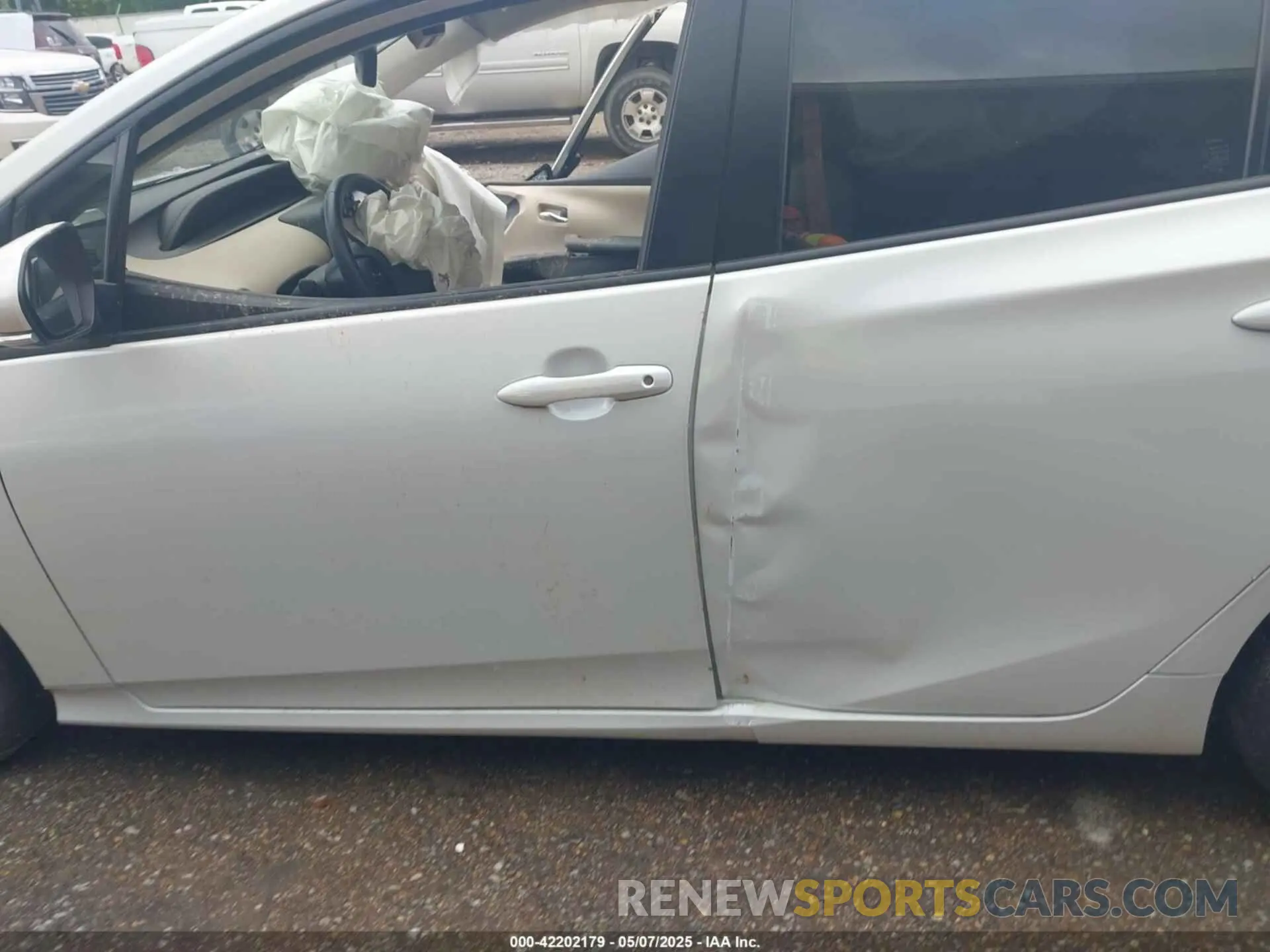 17 Photograph of a damaged car JTDKAMFU4M3130441 TOYOTA PRIUS 2021