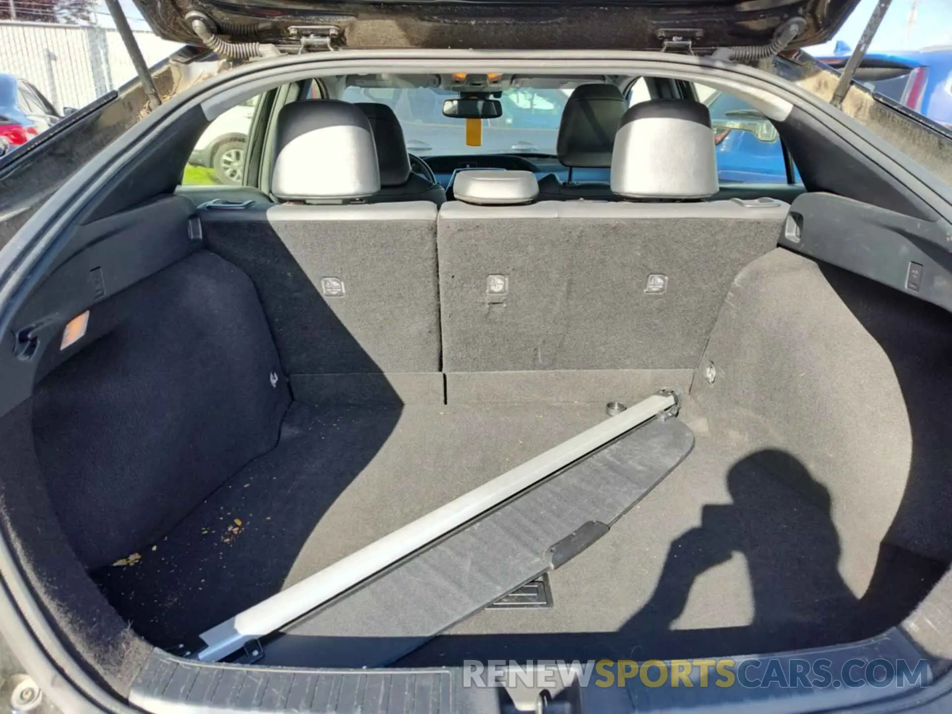 31 Photograph of a damaged car JTDKAMFU5M3136426 TOYOTA PRIUS 2021