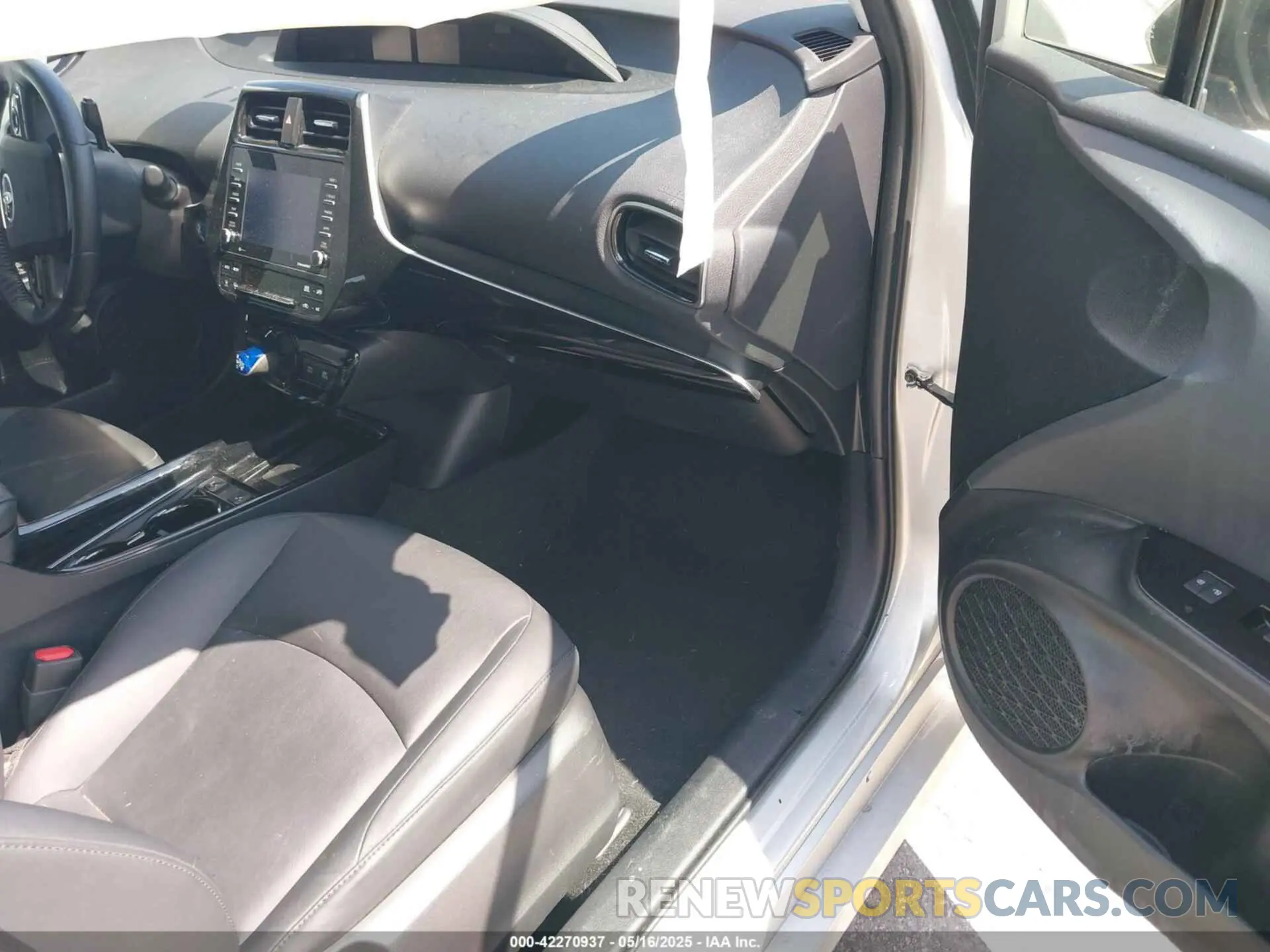 5 Photograph of a damaged car JTDKAMFU5M3137298 TOYOTA PRIUS 2021