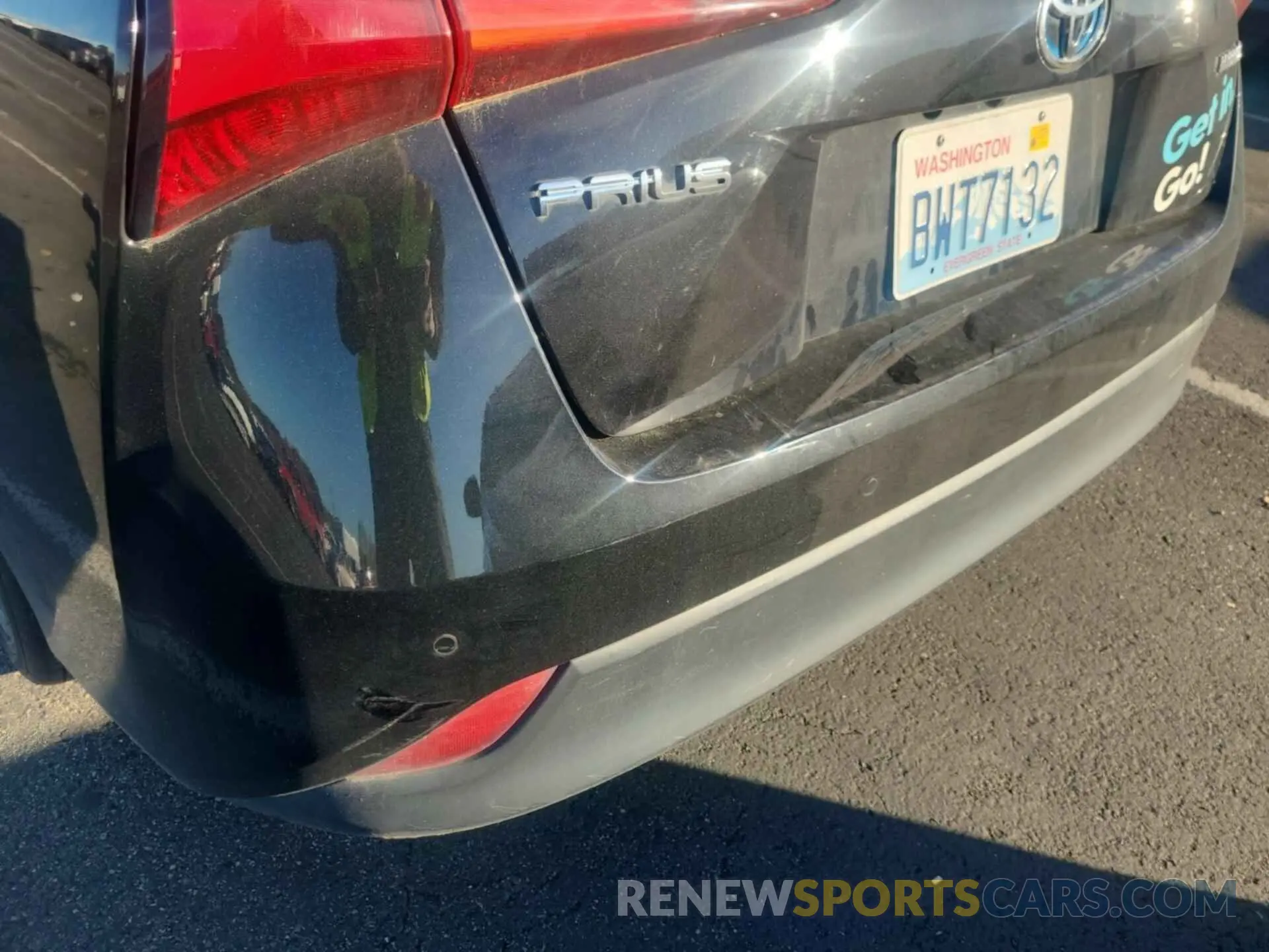 19 Photograph of a damaged car JTDKAMFU6M3136001 TOYOTA PRIUS 2021