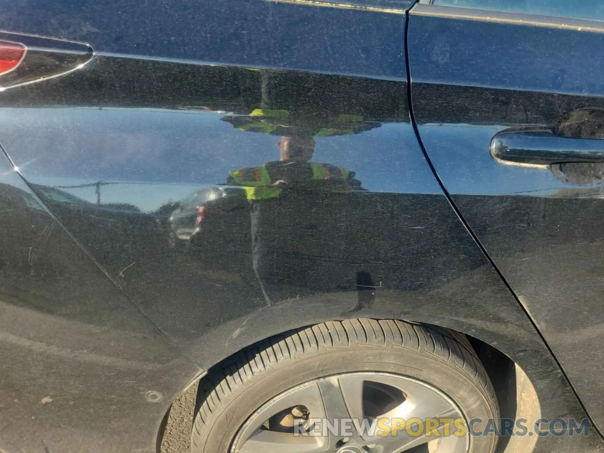 4 Photograph of a damaged car JTDKAMFU6M3136001 TOYOTA PRIUS 2021
