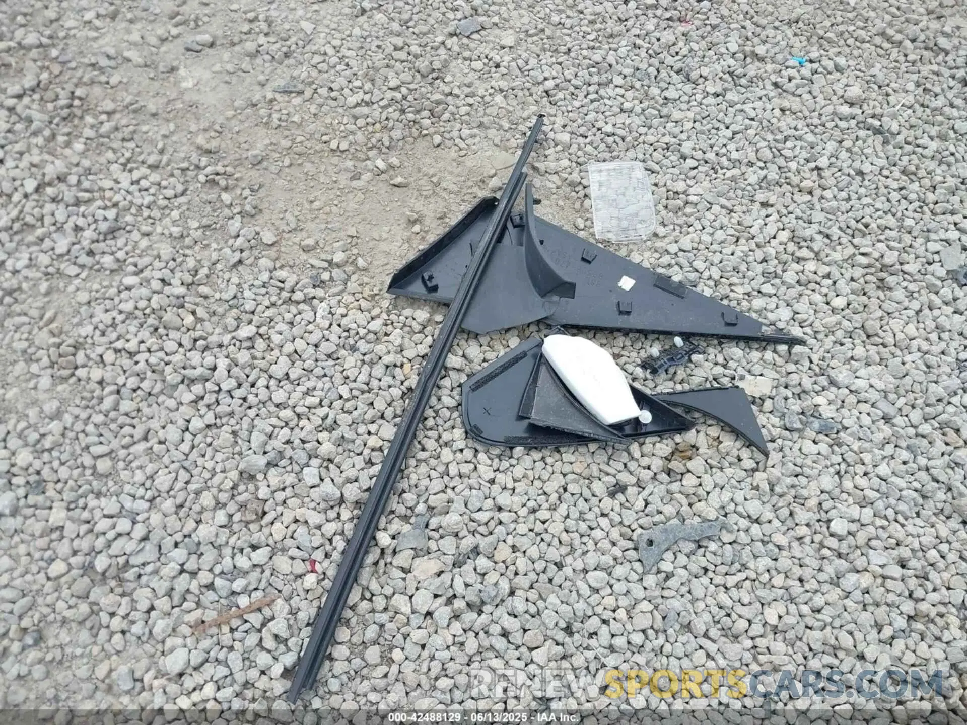 12 Photograph of a damaged car JTDKAMFU6M3137679 TOYOTA PRIUS 2021