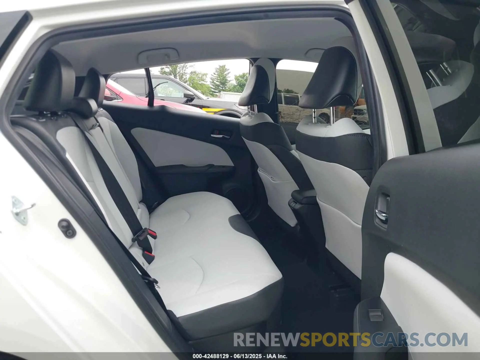 8 Photograph of a damaged car JTDKAMFU6M3137679 TOYOTA PRIUS 2021