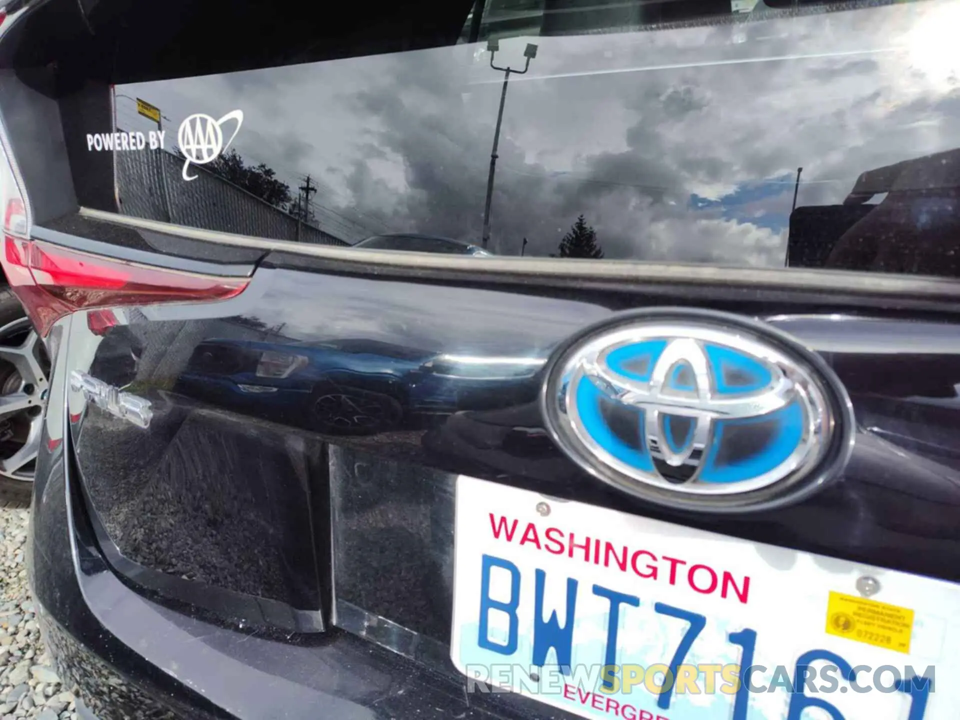 17 Photograph of a damaged car JTDKAMFU8M3136257 TOYOTA PRIUS 2021